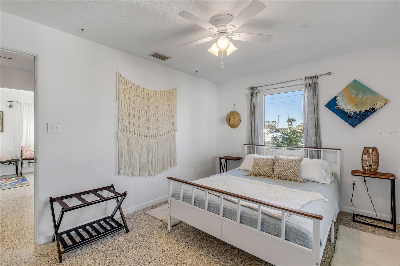 Image 43 of 76 For 905 Peninsula Avenue