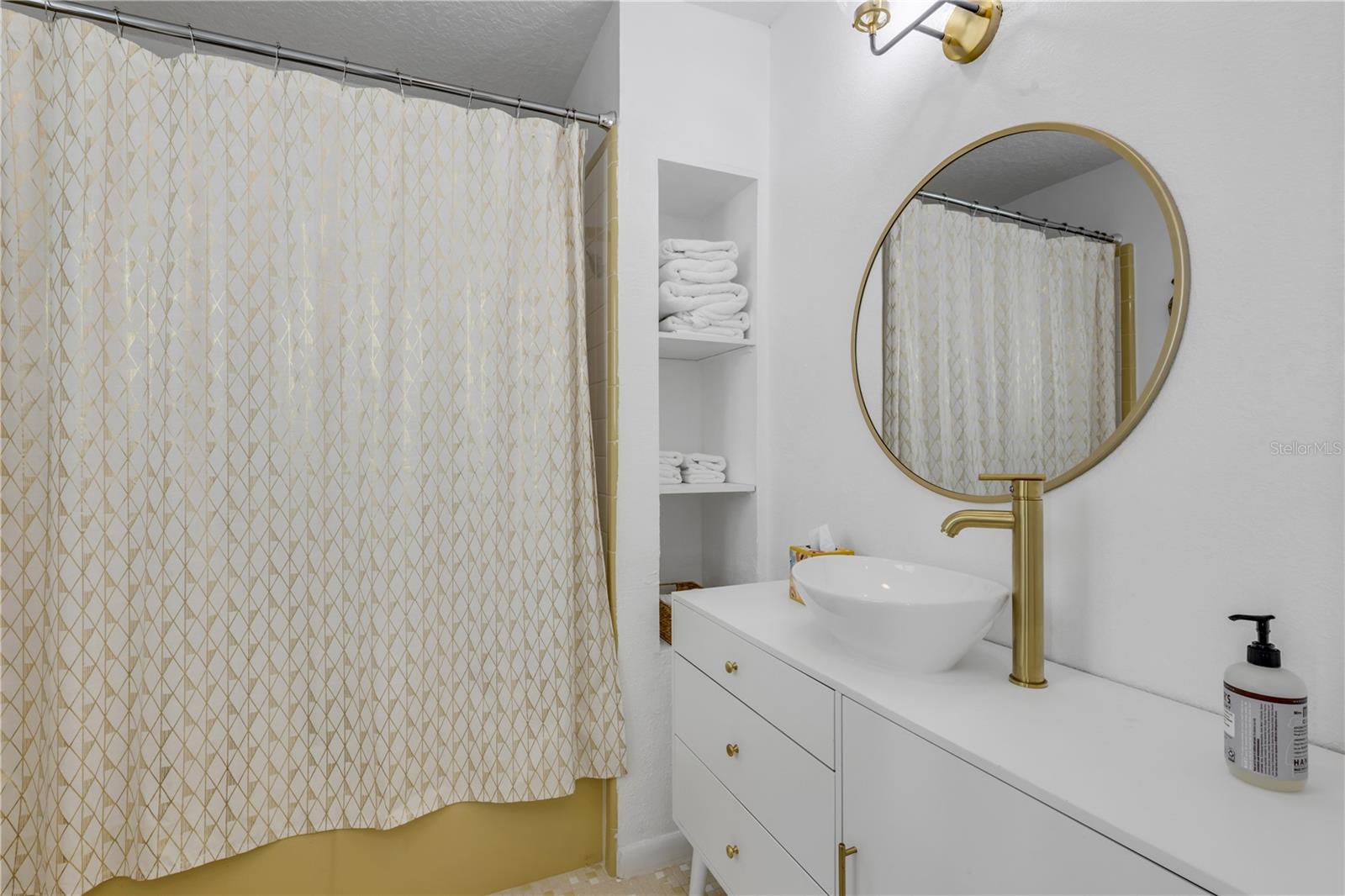 Image 48 of 76 For 905 Peninsula Avenue