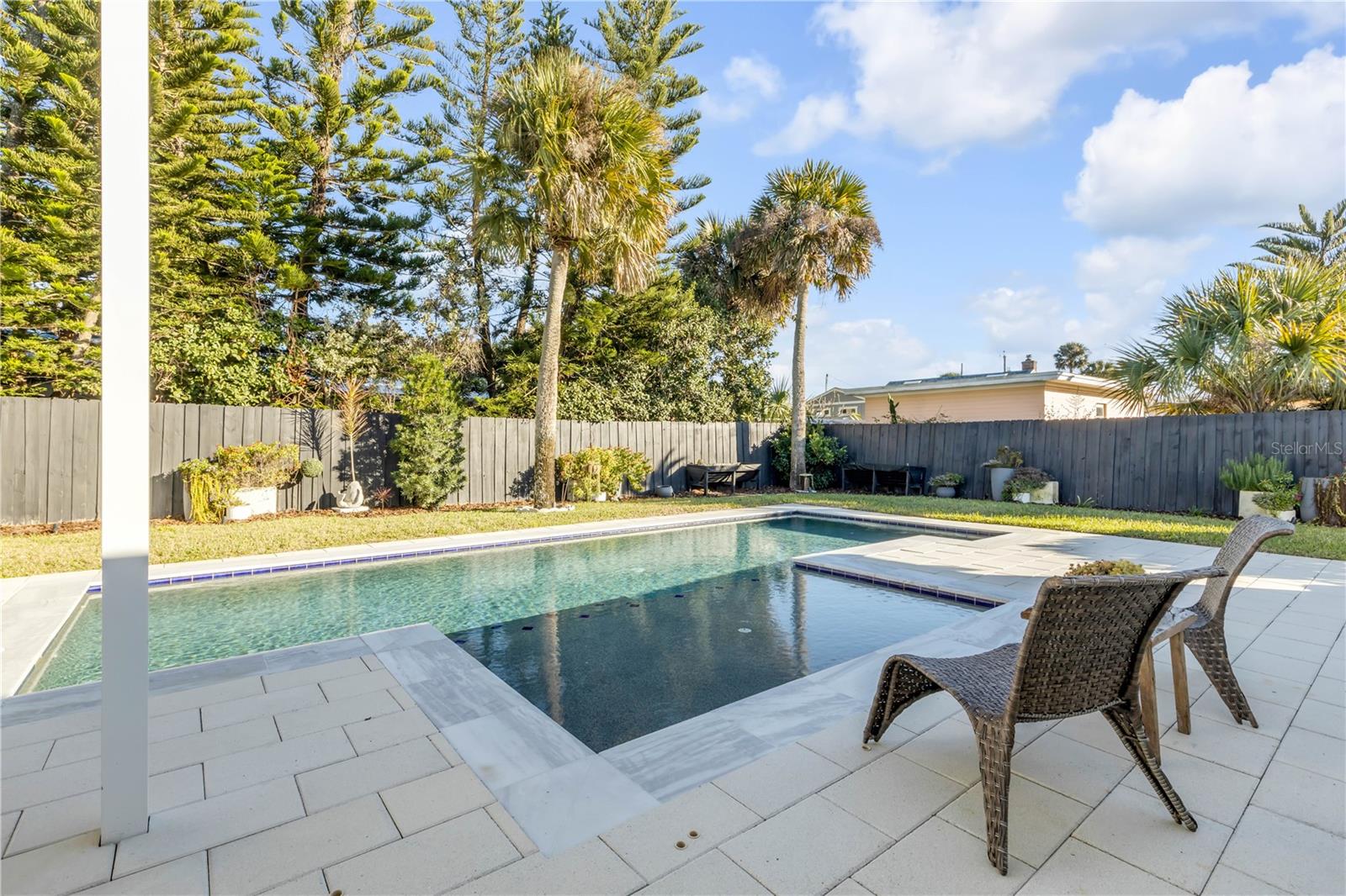 Image 60 of 76 For 905 Peninsula Avenue