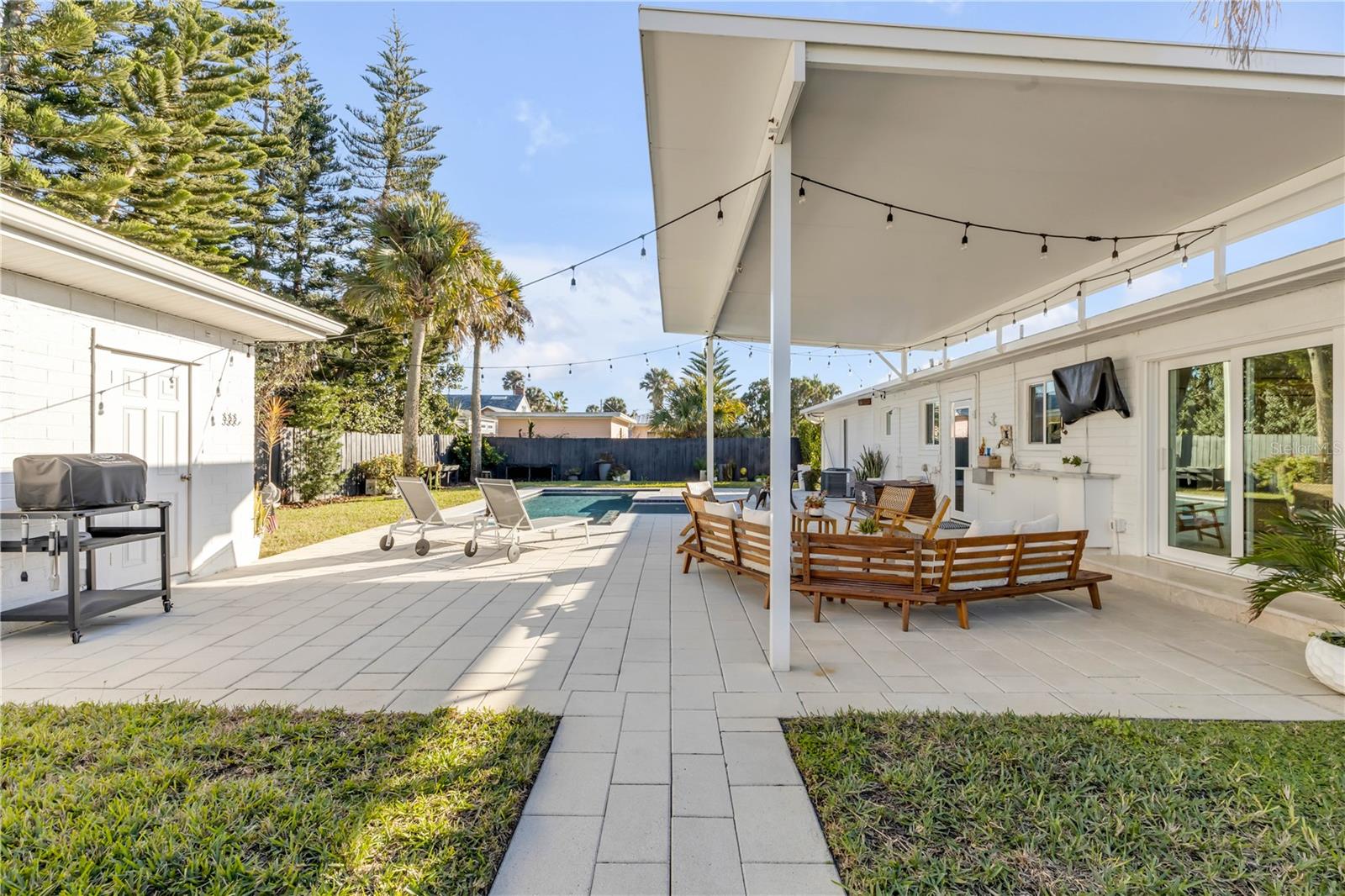 Image 63 of 76 For 905 Peninsula Avenue