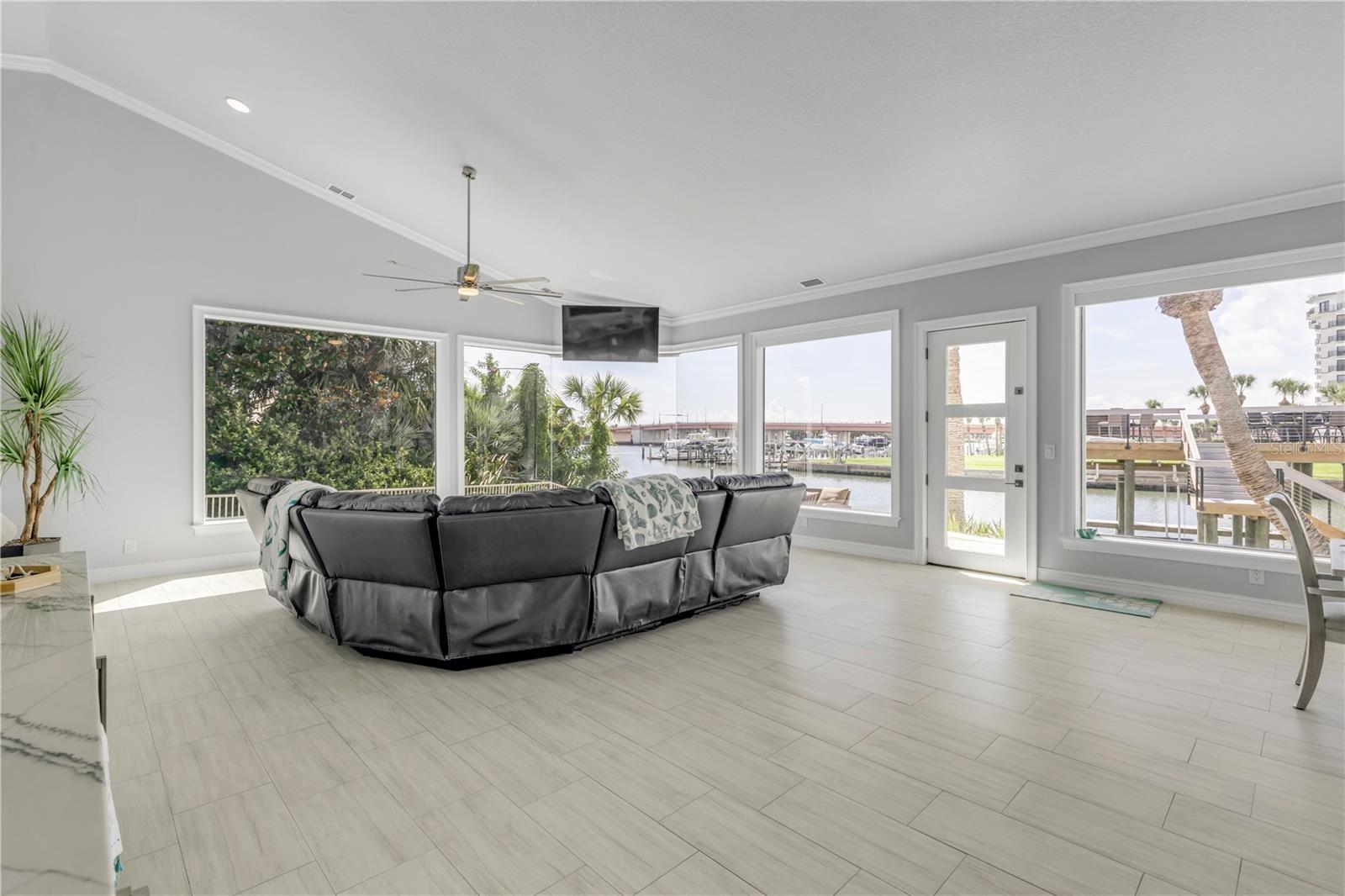 Image 13 of 100 For 444 Quay Assisi Court