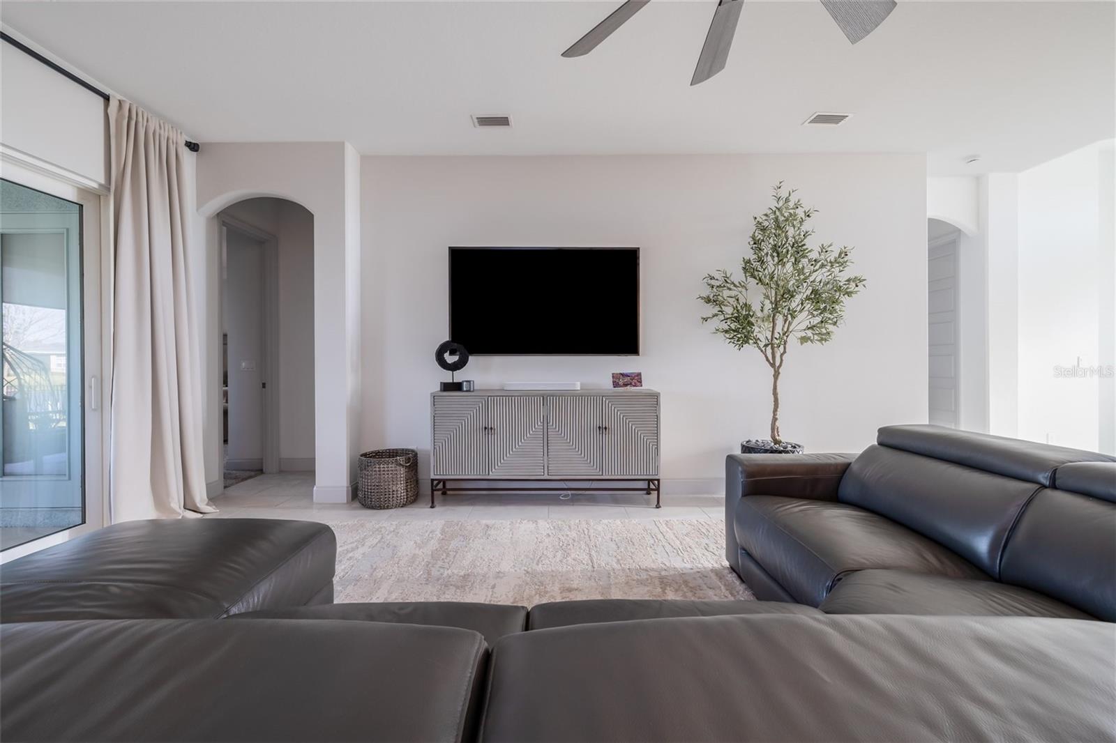 Image 21 of 52 For 1567 Lake Reserve Drive