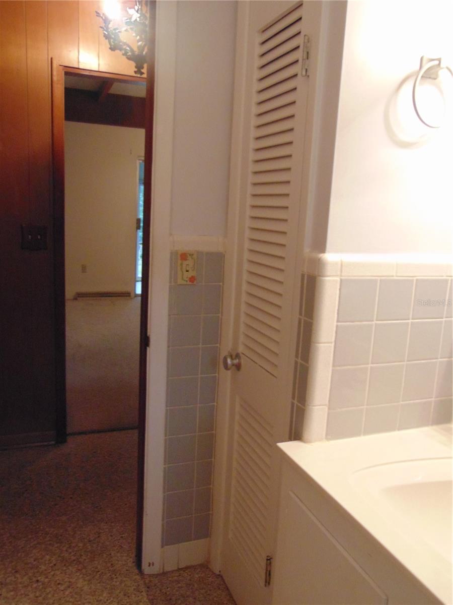 Image 33 of 45 For 2435 Broadvue Avenue