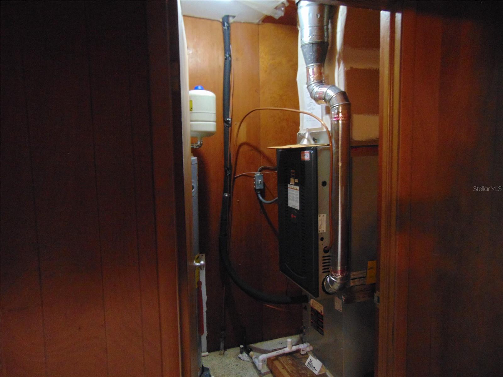 Image 41 of 45 For 2435 Broadvue Avenue