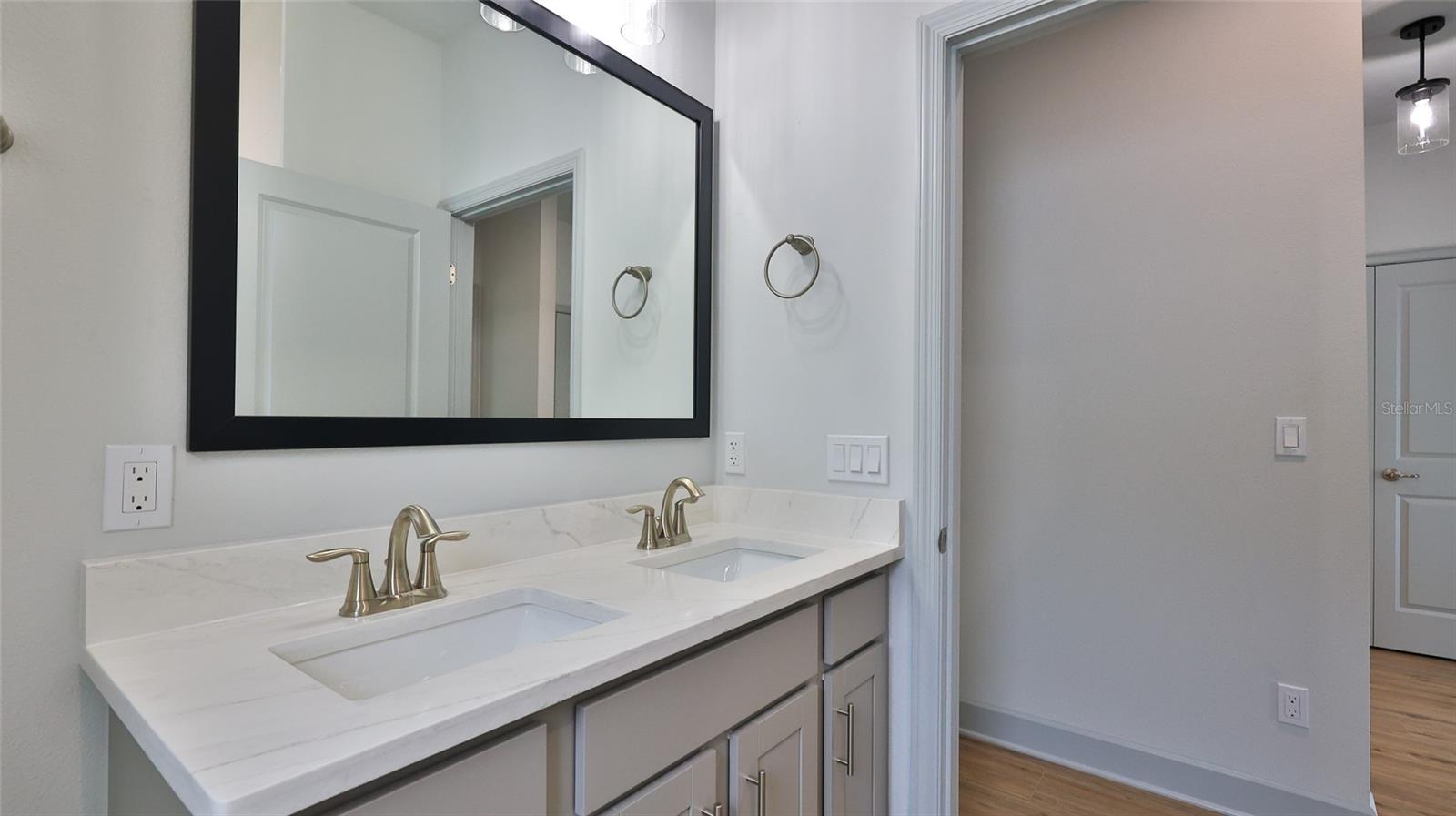 Image 11 of 35 For 407 Palm Drive