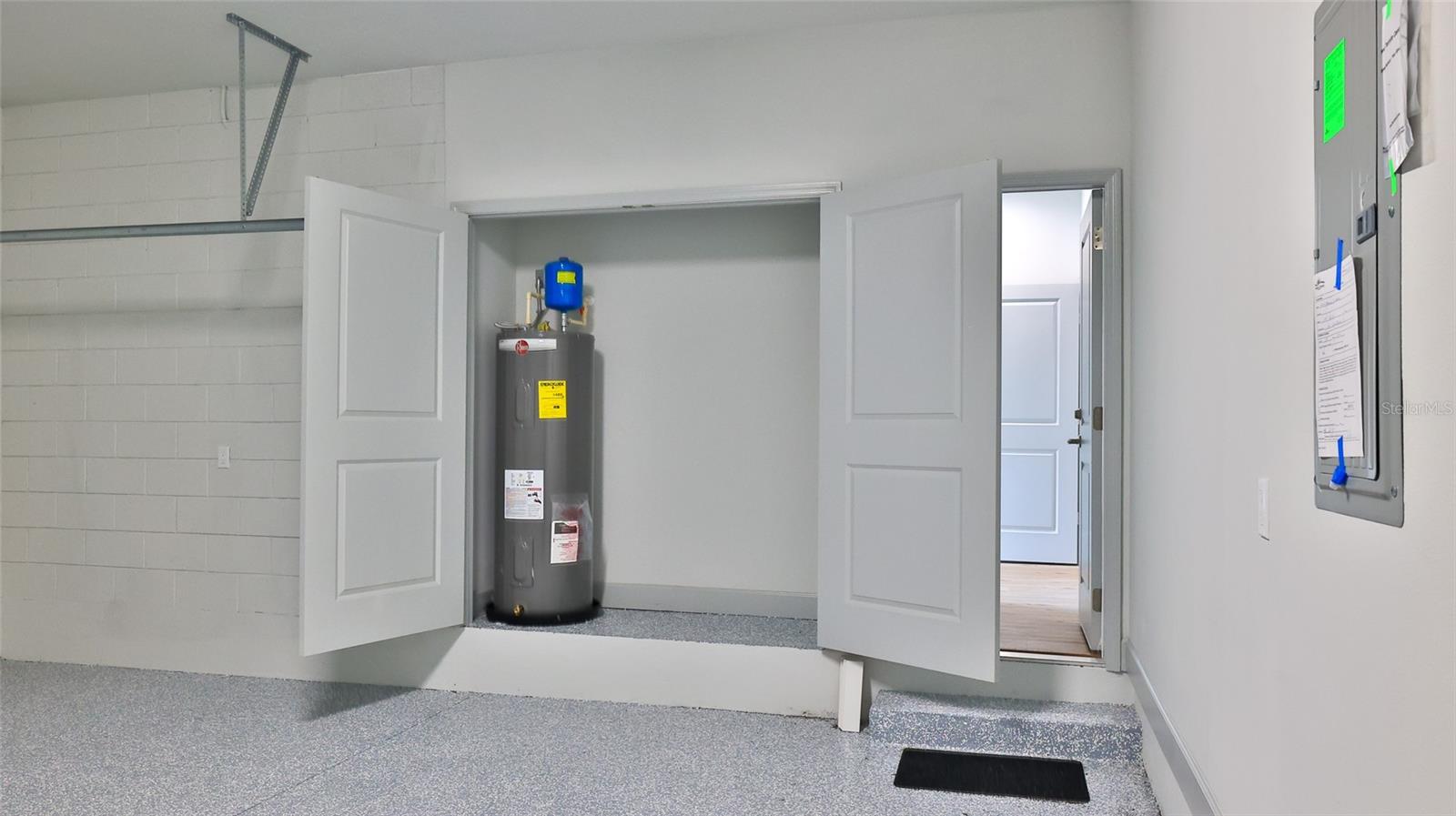 Image 15 of 35 For 407 Palm Drive