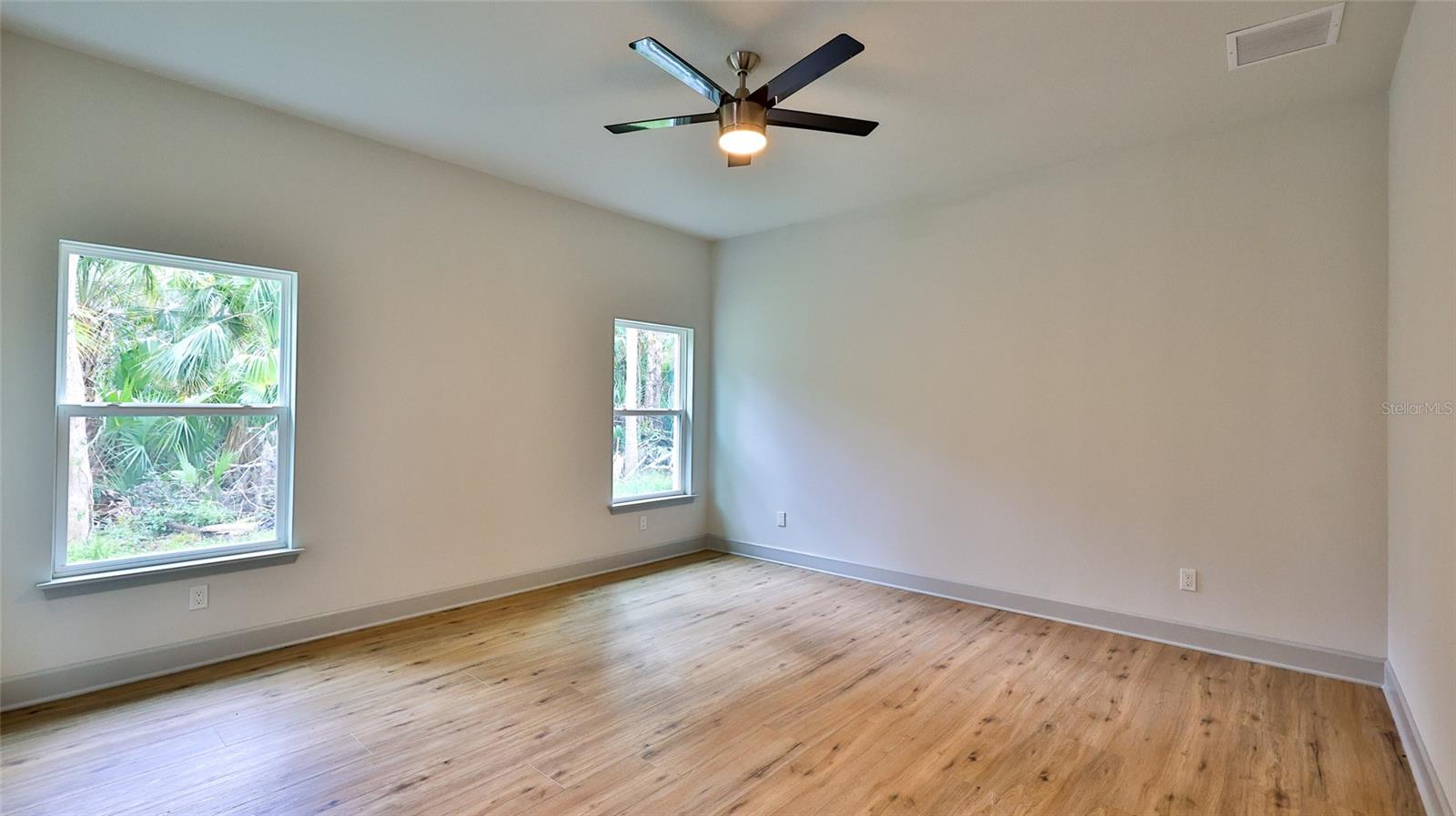 Image 26 of 35 For 407 Palm Drive