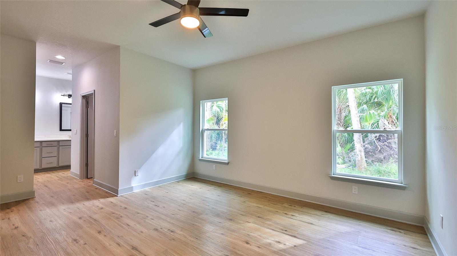 Image 27 of 35 For 407 Palm Drive