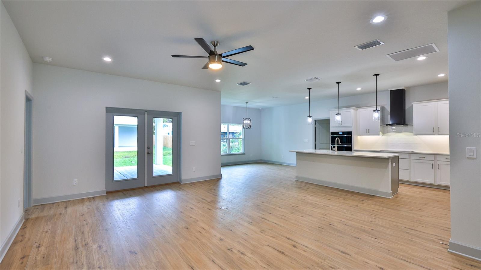 Image 4 of 35 For 407 Palm Drive