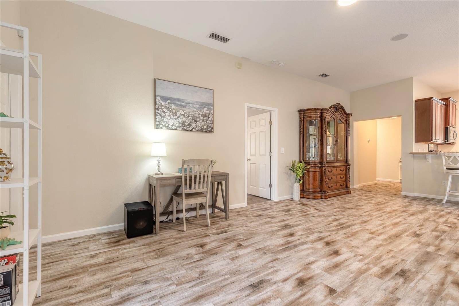 Image 36 of 58 For 3361 Medici Boulevard