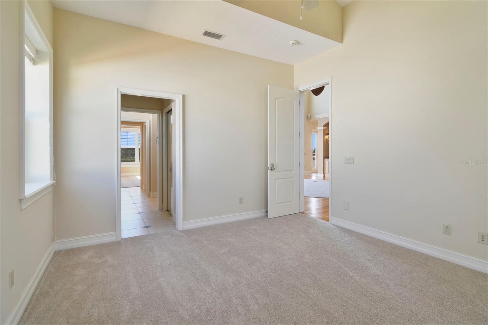 Image 25 of 48 For 500 Lambert Avenue