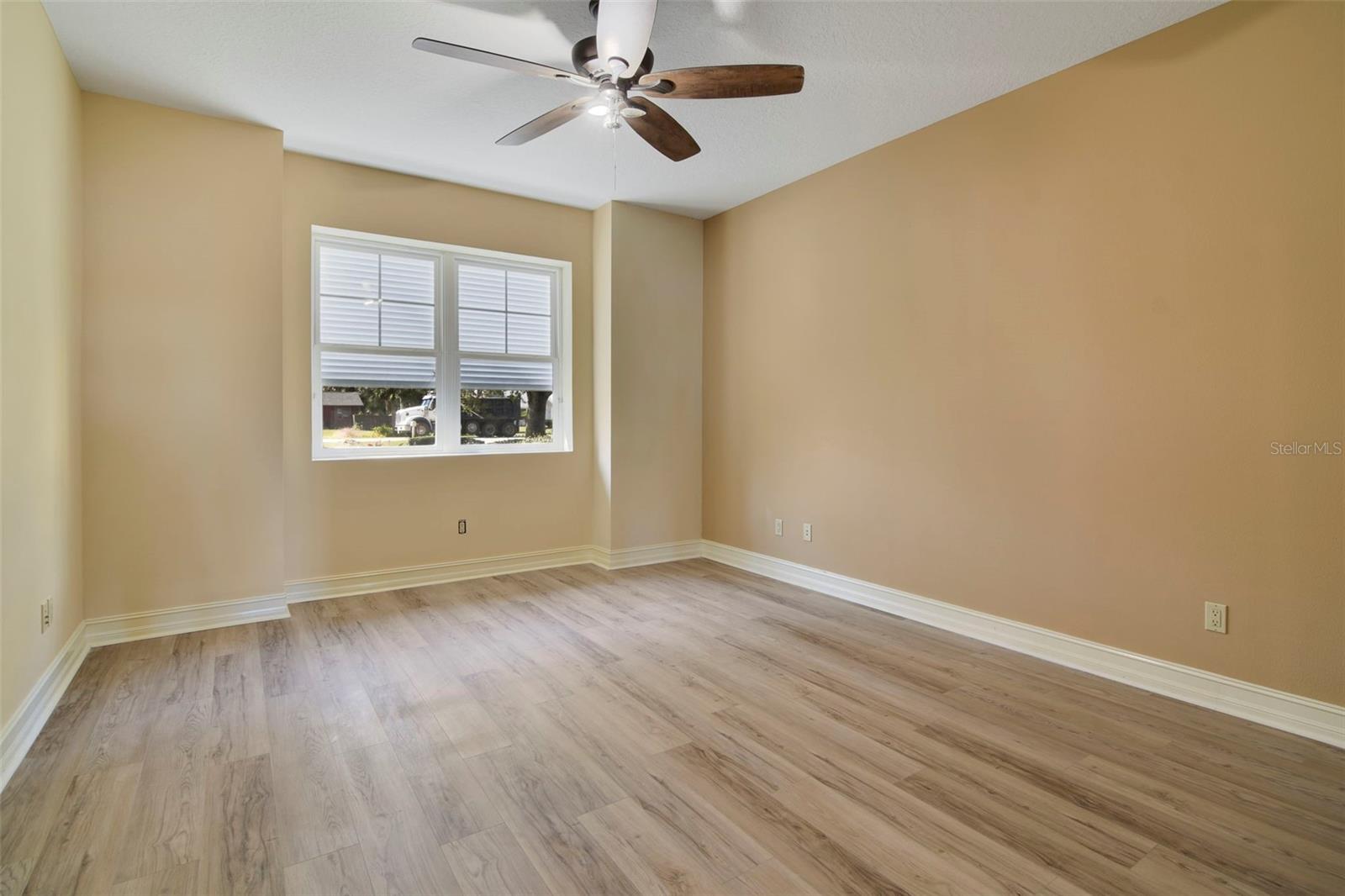 Image 32 of 48 For 500 Lambert Avenue