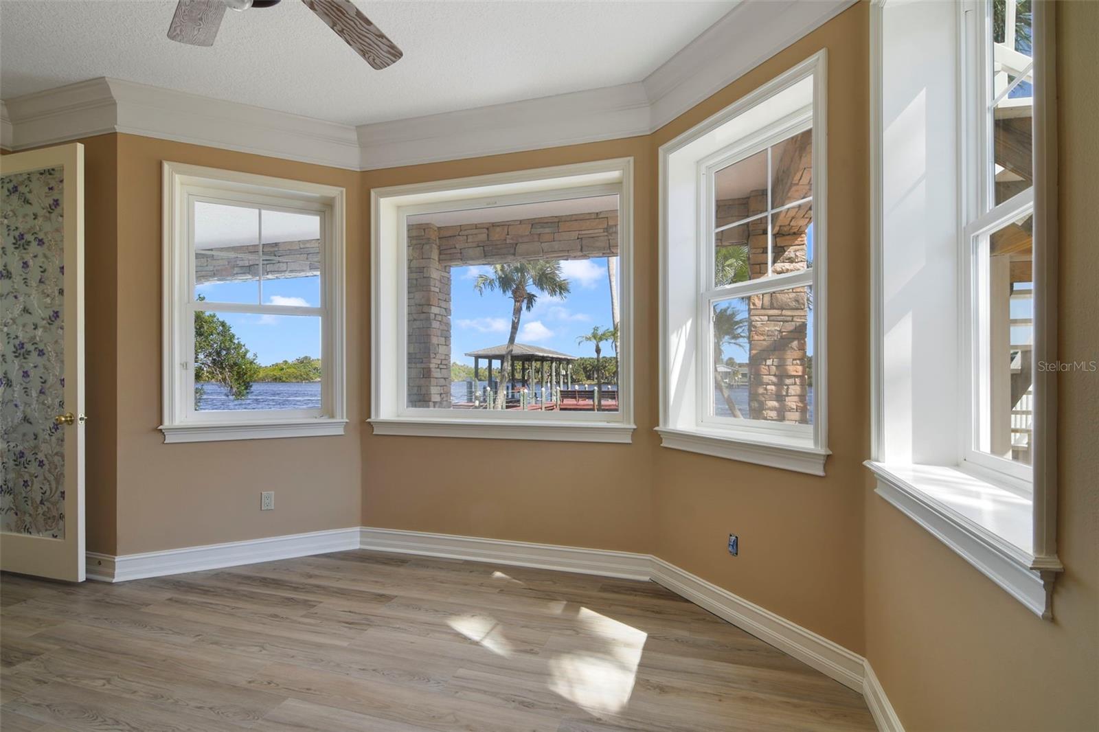 Image 33 of 48 For 500 Lambert Avenue