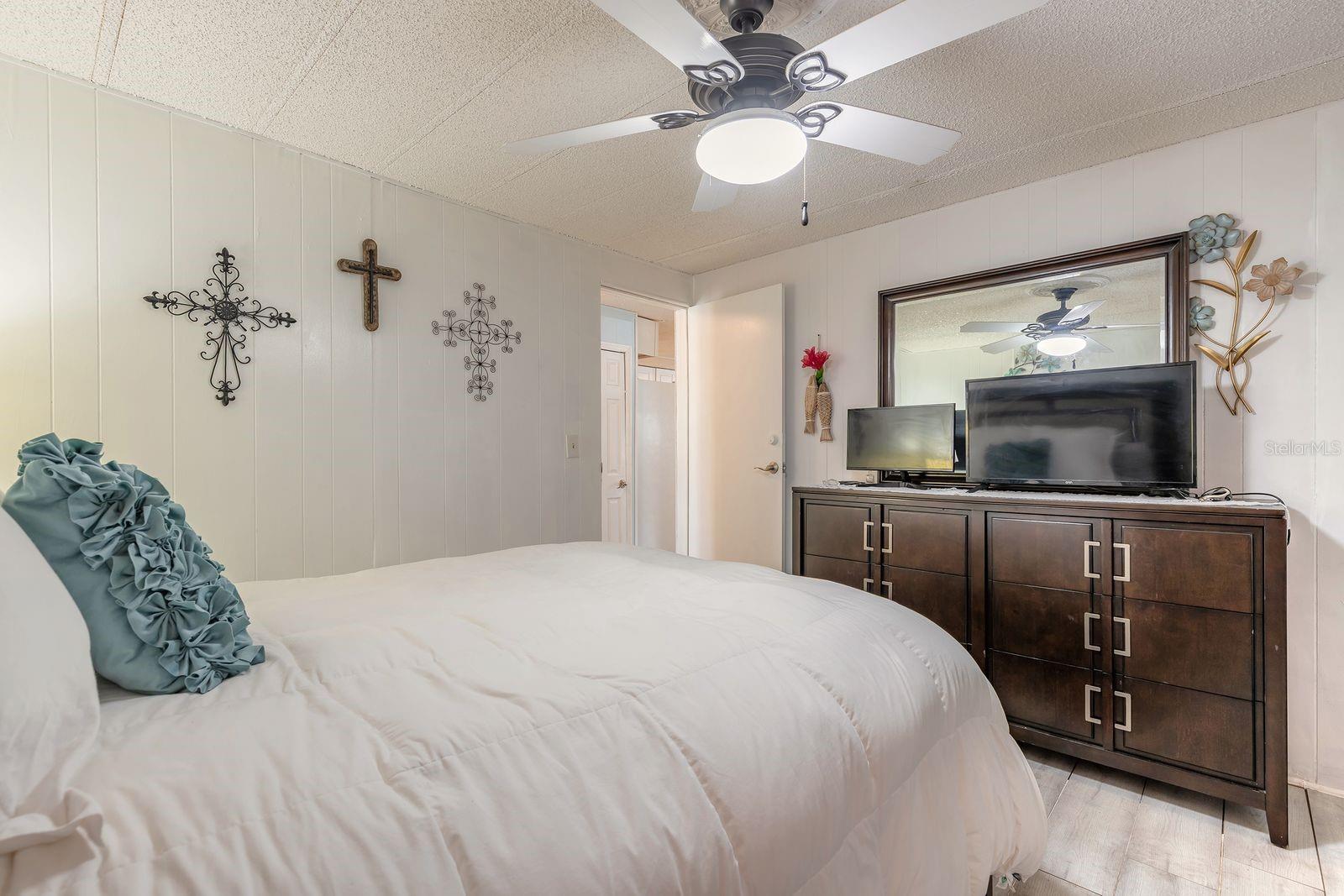 Image 19 of 43 For 109 Douglas Street