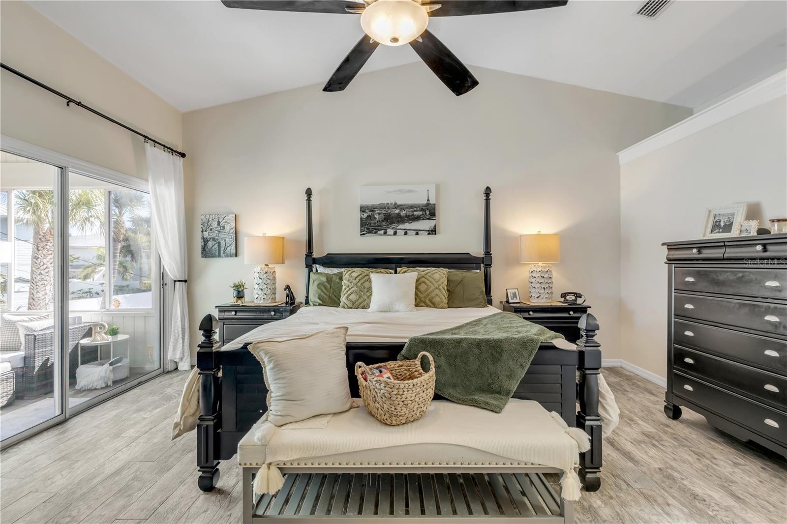 Image 33 of 72 For 4623 Atlantic Avenue