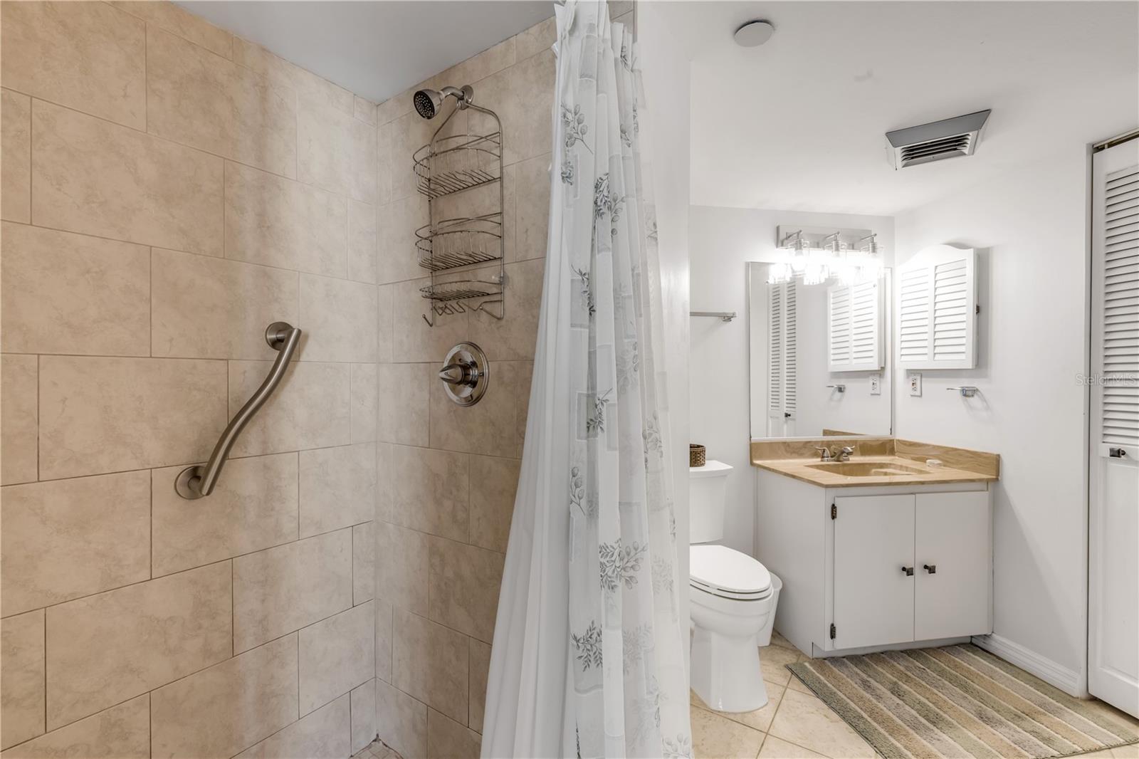 Image 16 of 57 For 1 Oceans West Boulevard 10b4