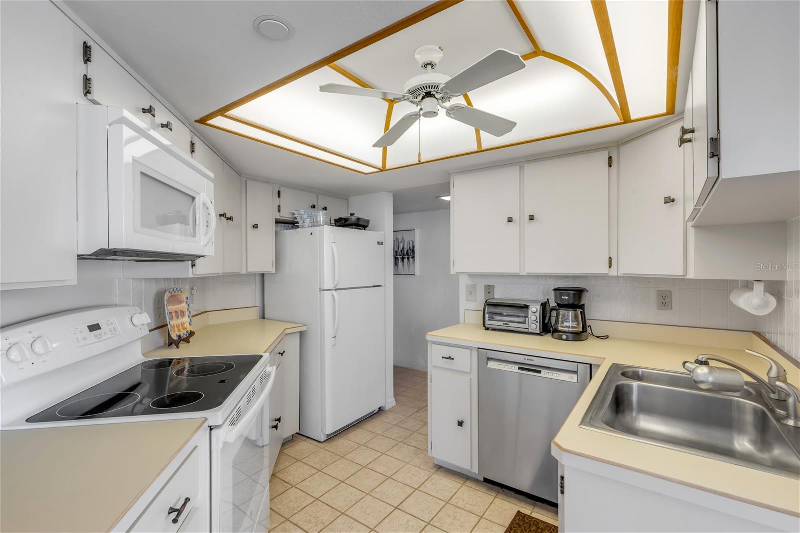 Image 17 of 57 For 1 Oceans West Boulevard 10b4