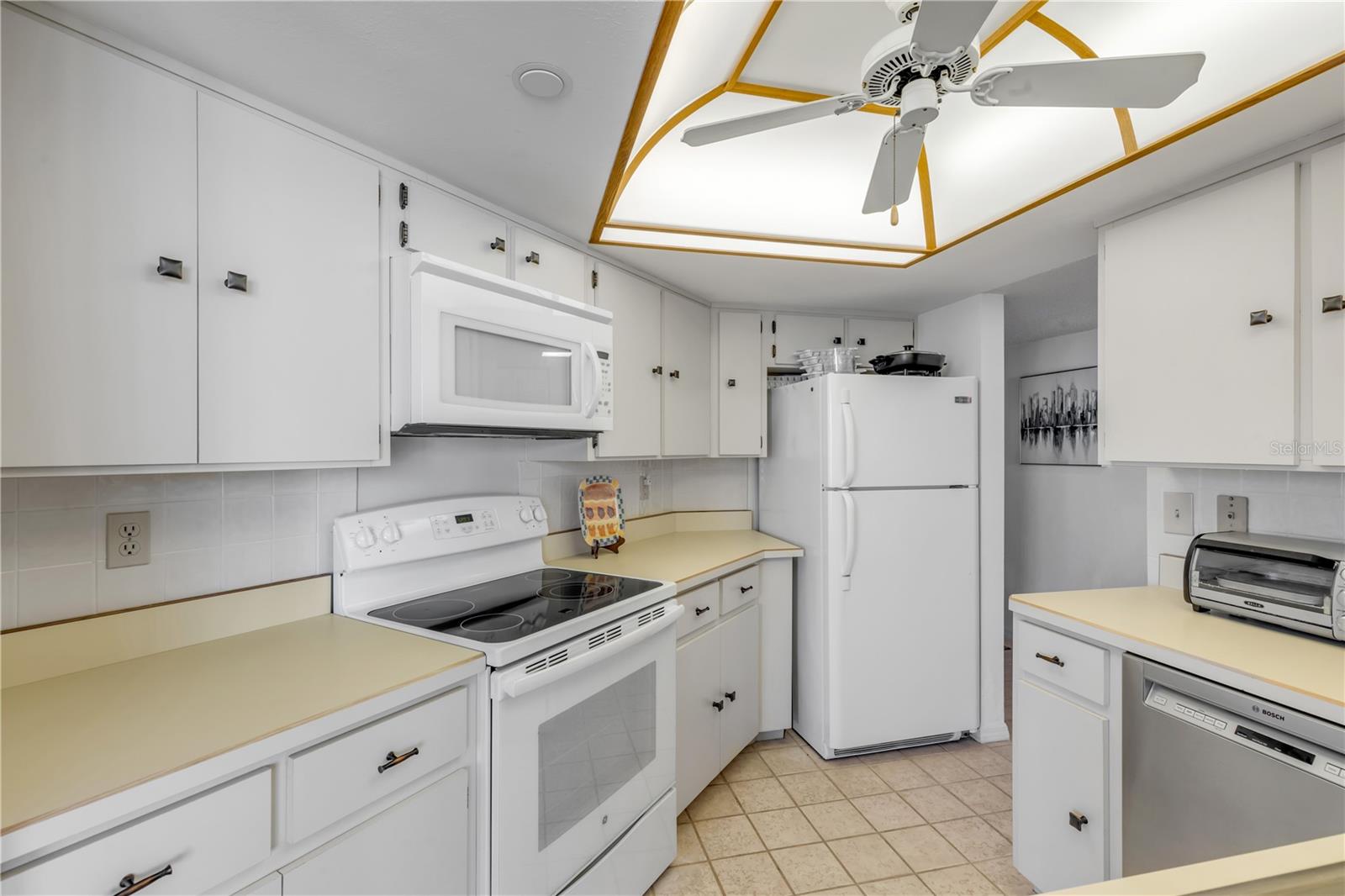 Image 18 of 57 For 1 Oceans West Boulevard 10b4