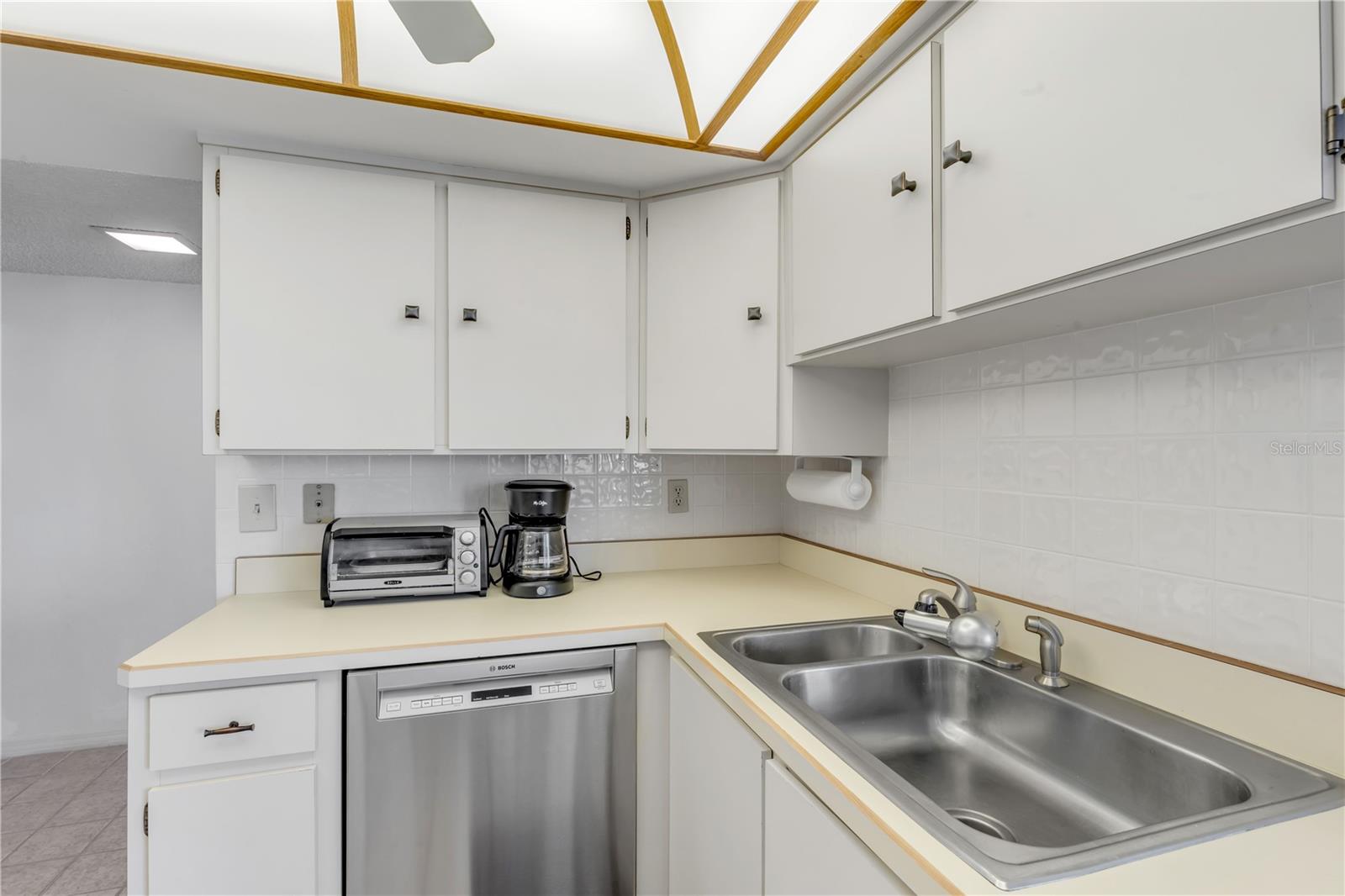 Image 19 of 57 For 1 Oceans West Boulevard 10b4