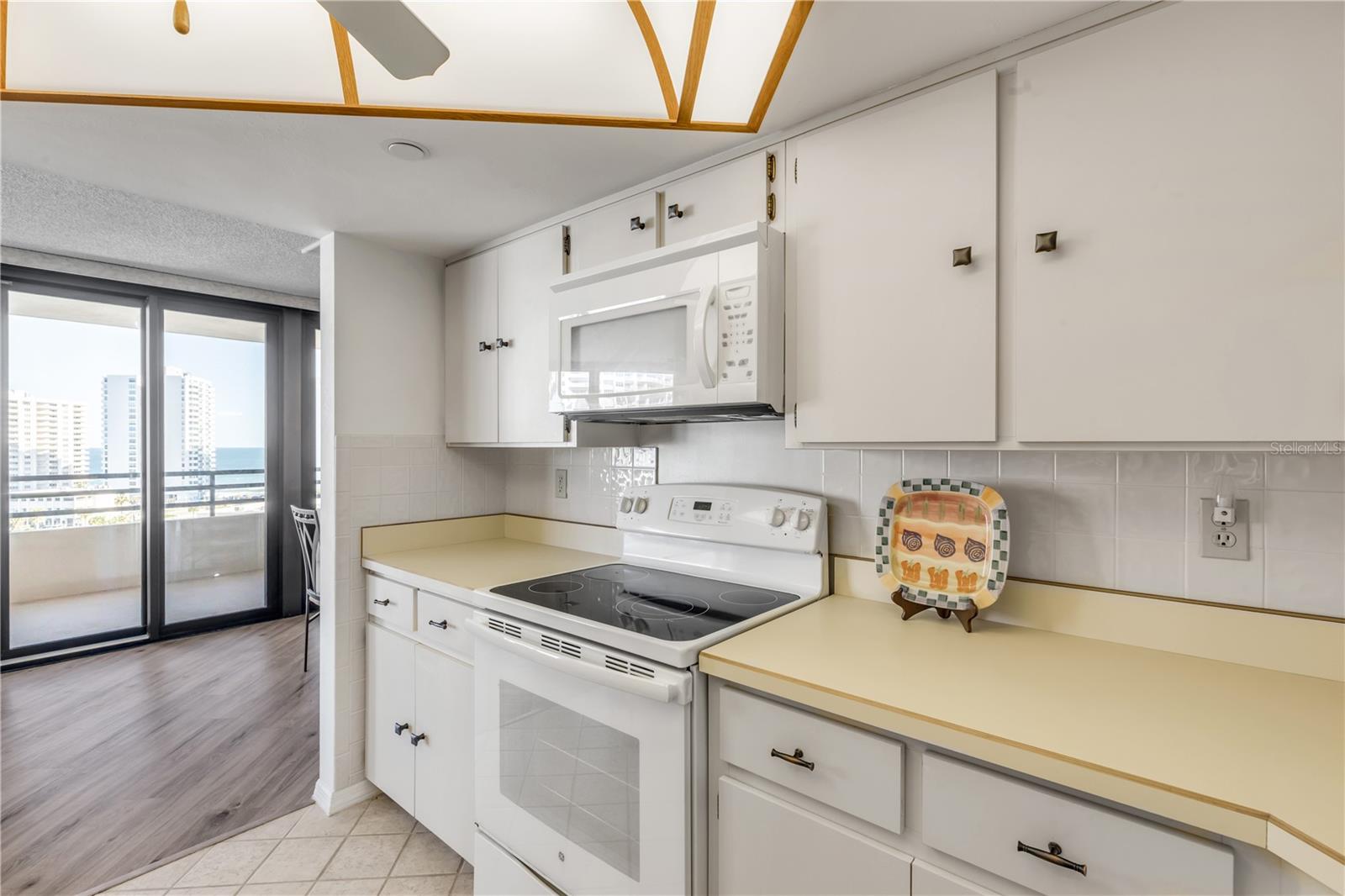 Image 20 of 57 For 1 Oceans West Boulevard 10b4