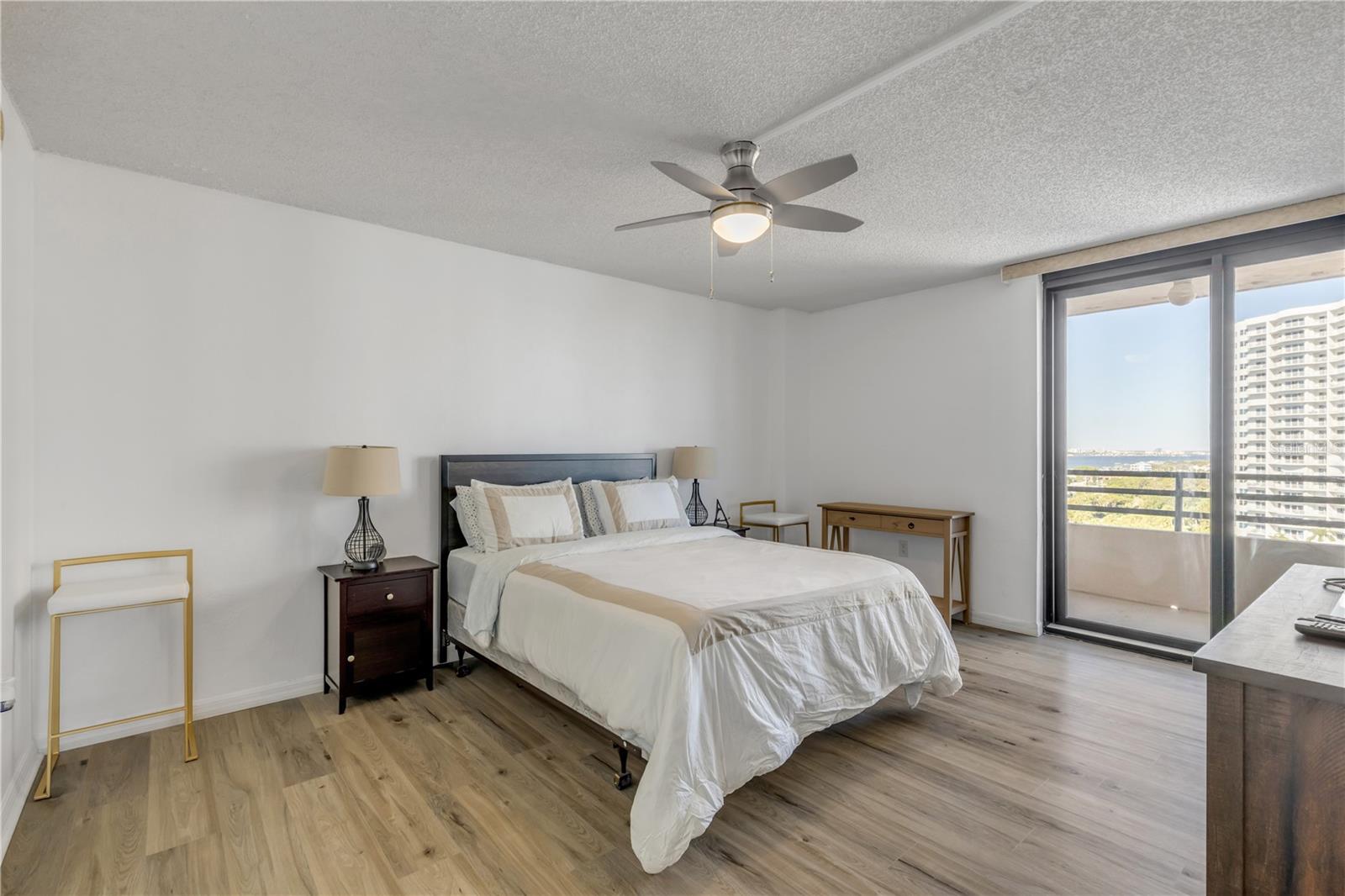 Image 22 of 57 For 1 Oceans West Boulevard 10b4