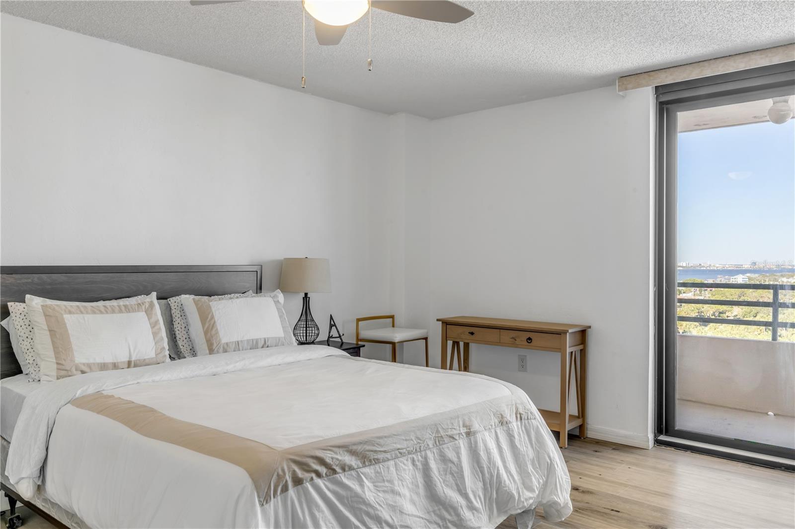 Image 25 of 57 For 1 Oceans West Boulevard 10b4