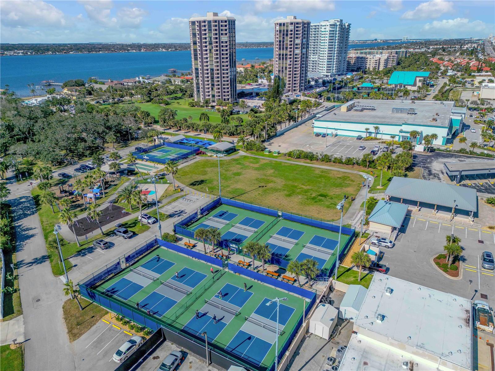 Image 37 of 57 For 1 Oceans West Boulevard 10b4