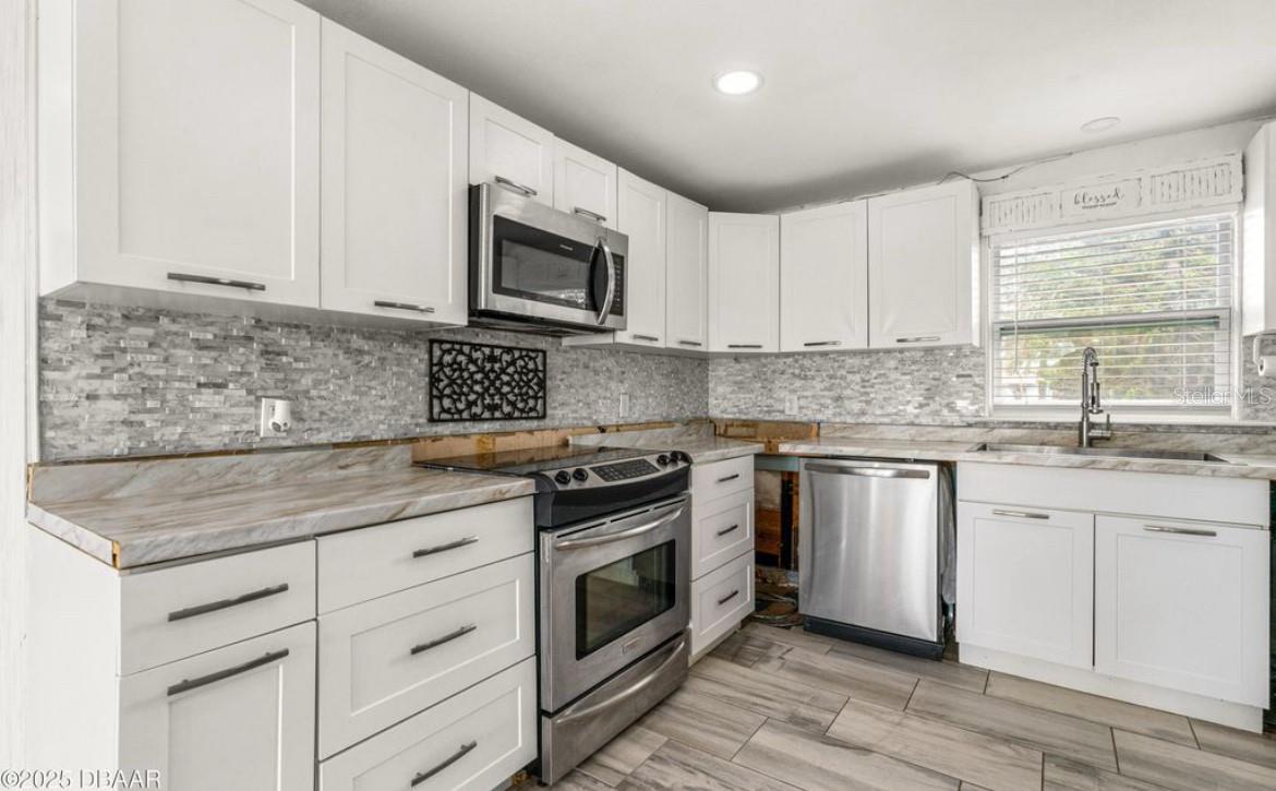 Image 4 of 42 For 2576 Sunset Drive