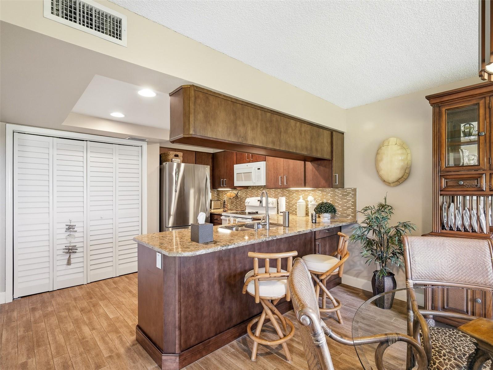 Image 16 of 69 For 4501 Atlantic Avenue 121