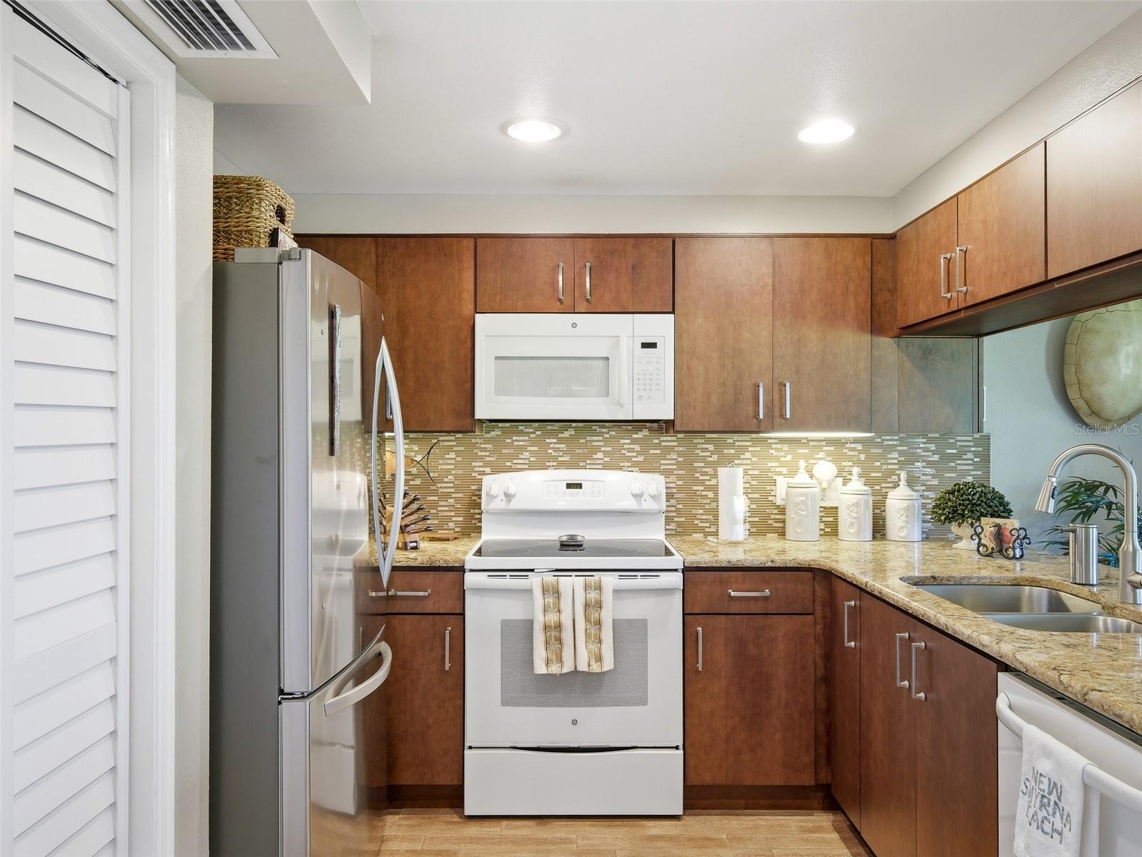 Image 20 of 69 For 4501 Atlantic Avenue 121