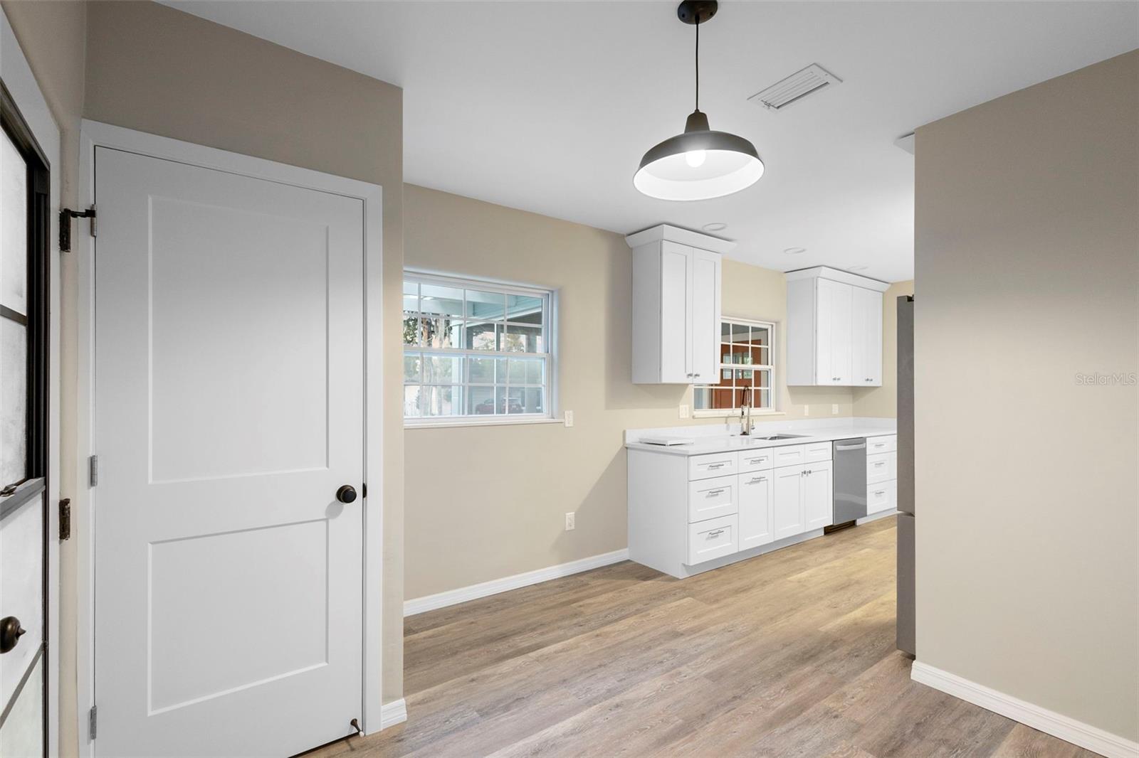 Image 4 of 36 For 124 Evergreen Avenue