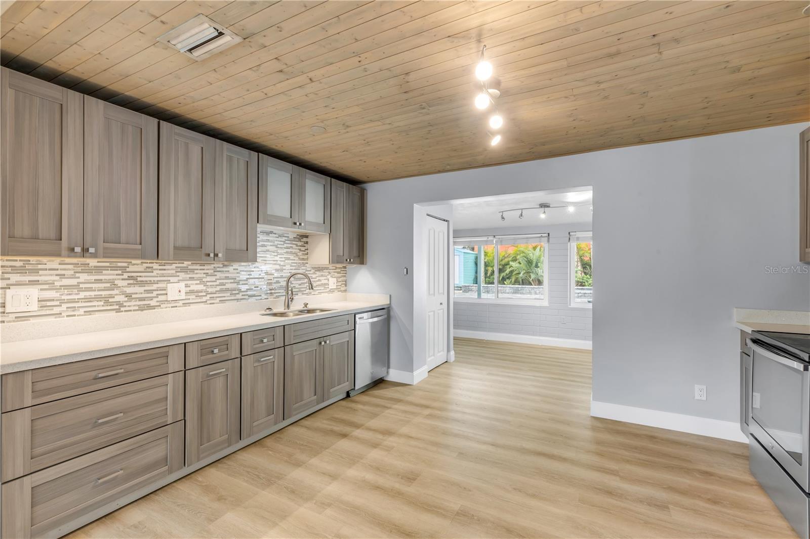 Image 13 of 69 For 921 2nd Avenue