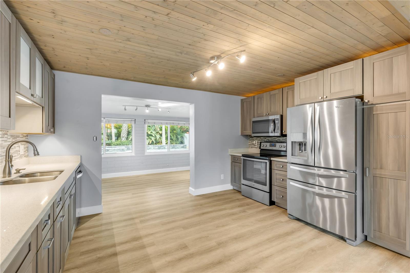 Image 14 of 69 For 921 2nd Avenue