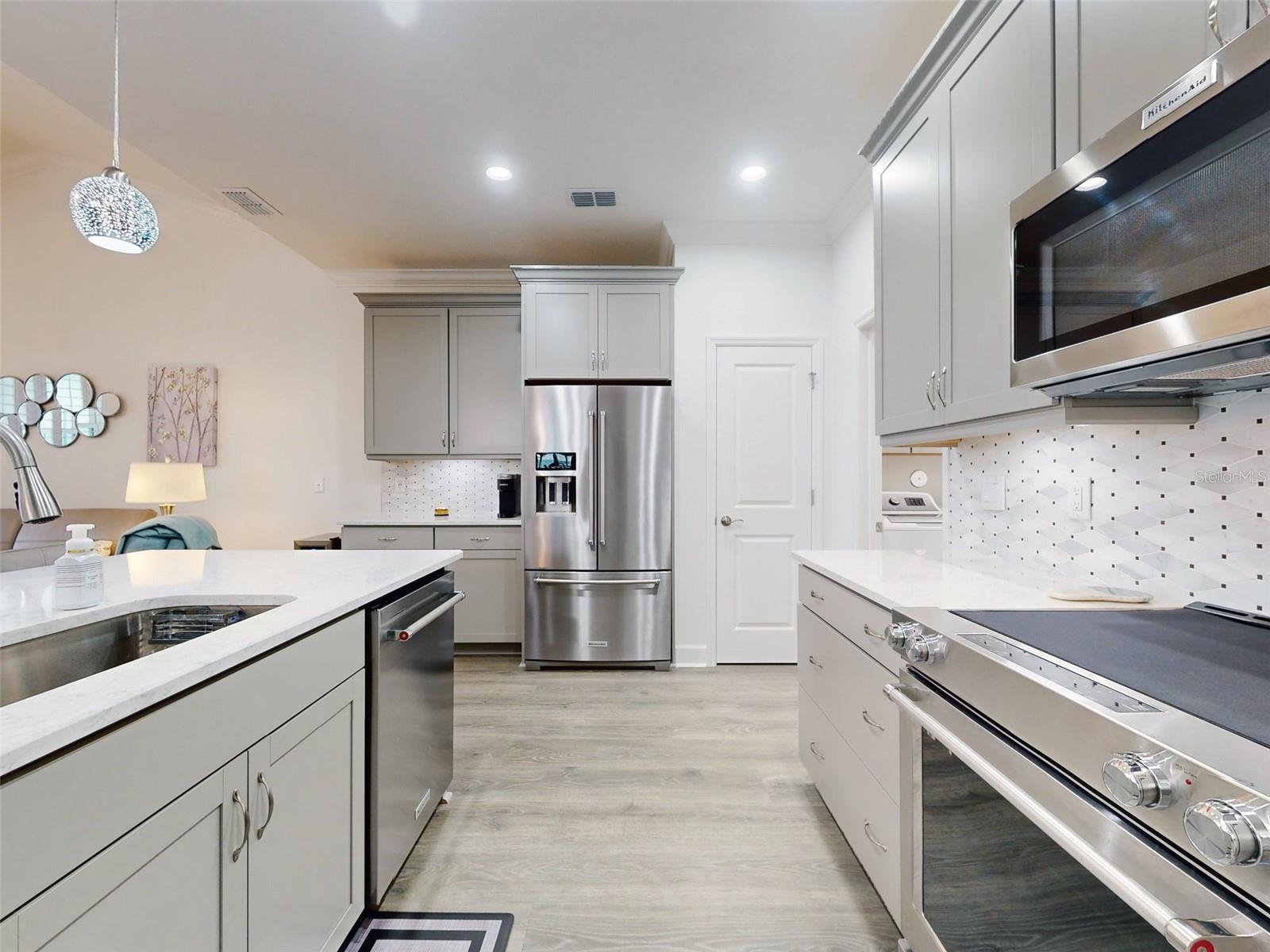 Image 32 of 70 For 456 Lime Avenue