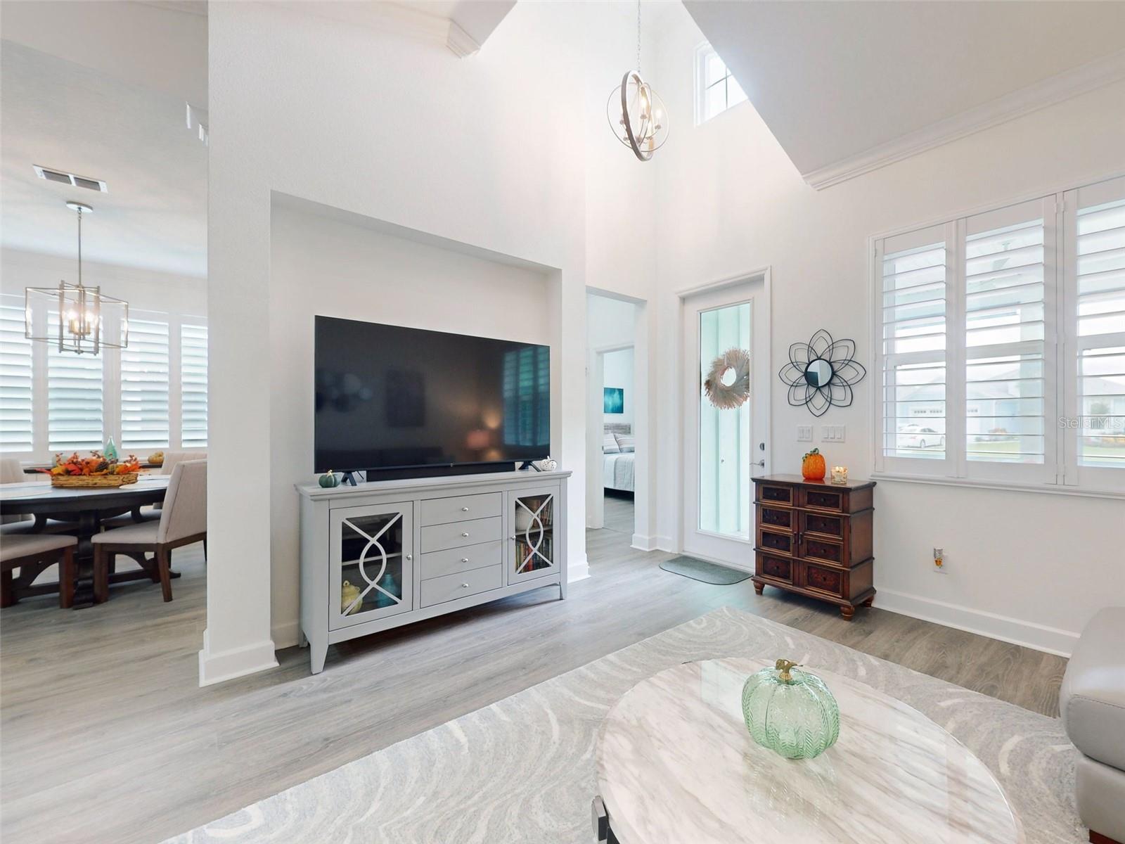 Image 4 of 70 For 456 Lime Avenue