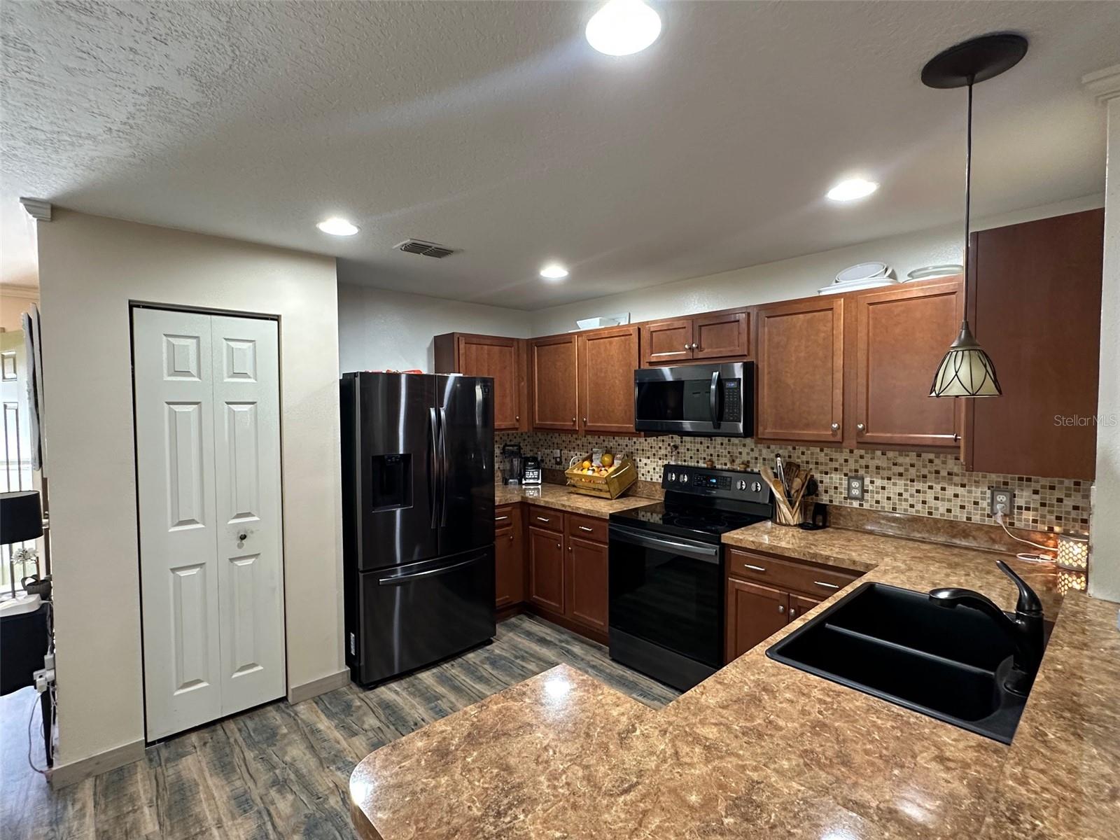 Image 9 of 34 For 2661 Carthage Drive