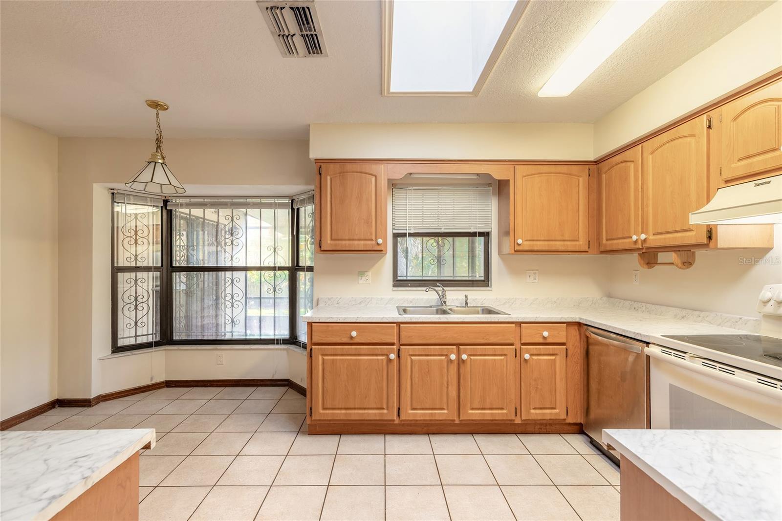 Image 4 of 22 For 212 Wellington Drive