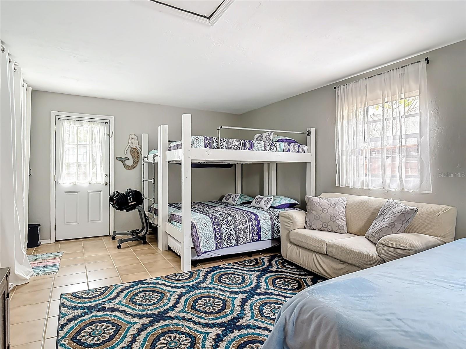 Image 24 of 53 For 4748 Dixie Drive