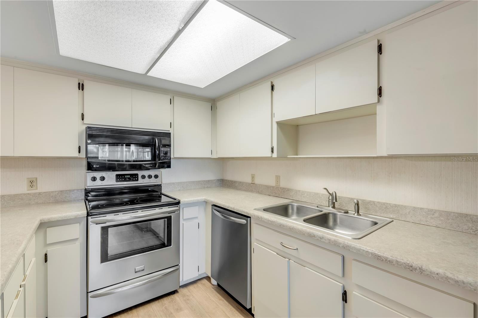 Image 7 of 25 For 4150 Atlantic Avenue 102b