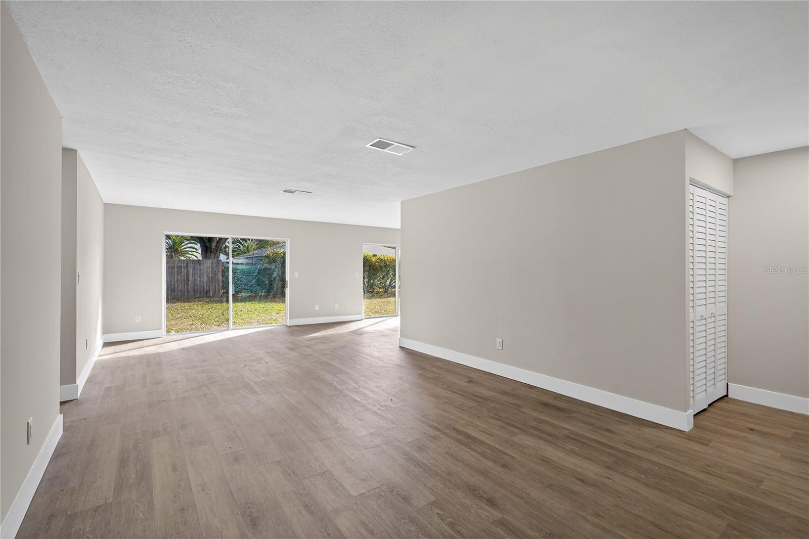 Image 4 of 44 For 398 Graciela Circle