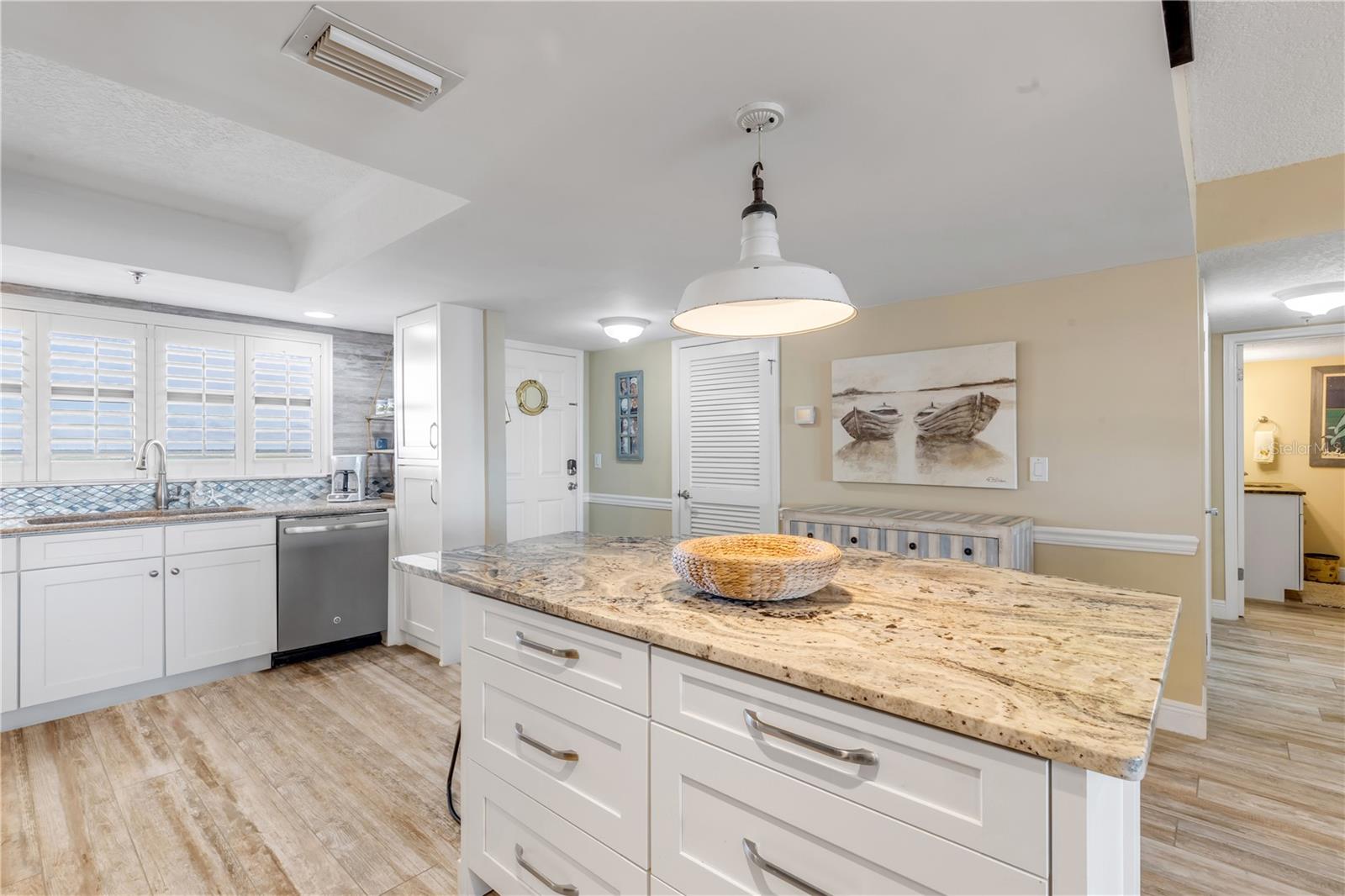 Image 10 of 73 For 5499 Atlantic Avenue 1004