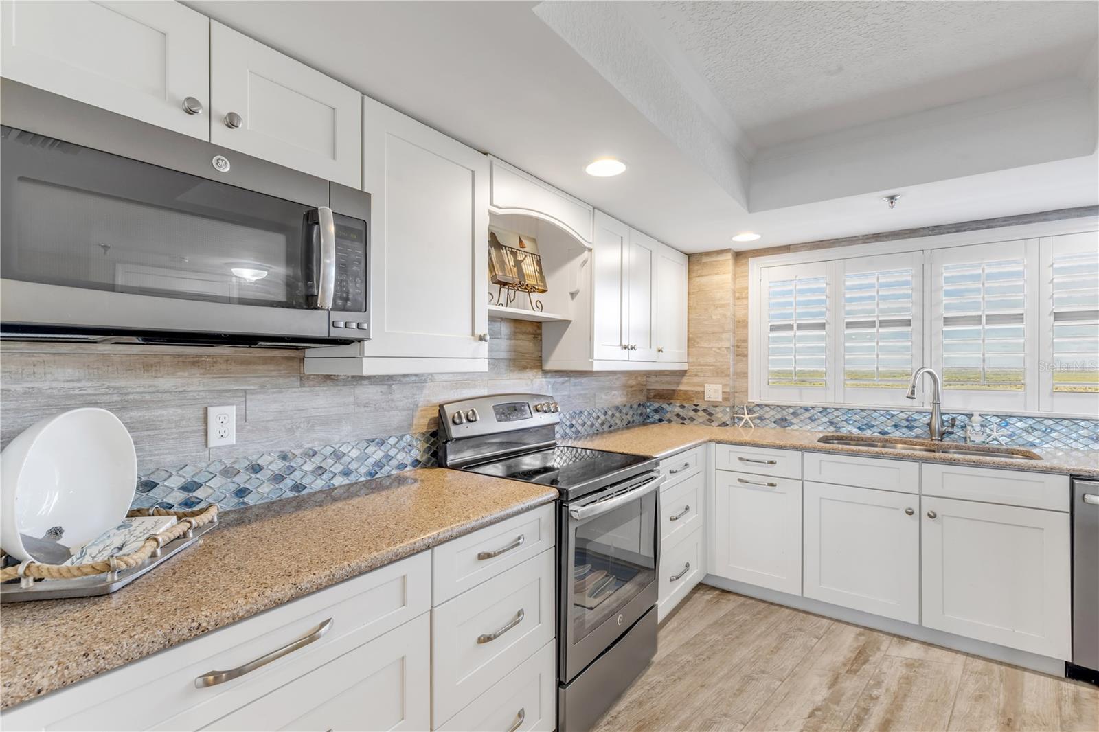 Image 11 of 73 For 5499 Atlantic Avenue 1004