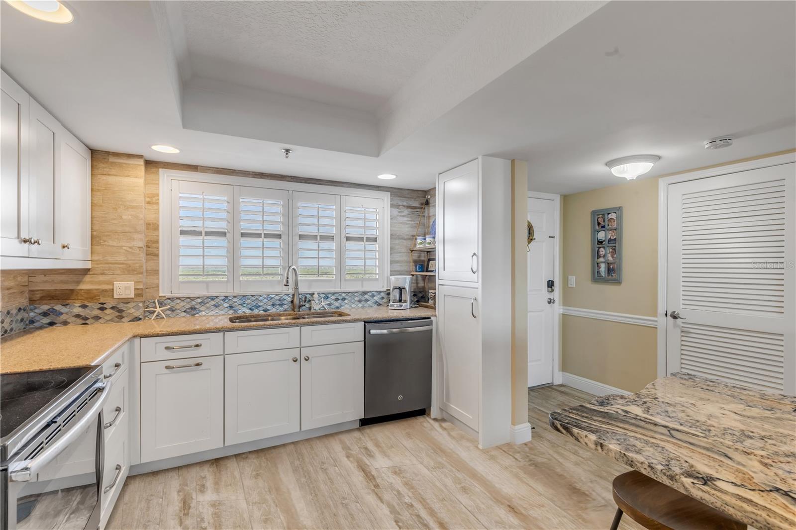 Image 12 of 73 For 5499 Atlantic Avenue 1004