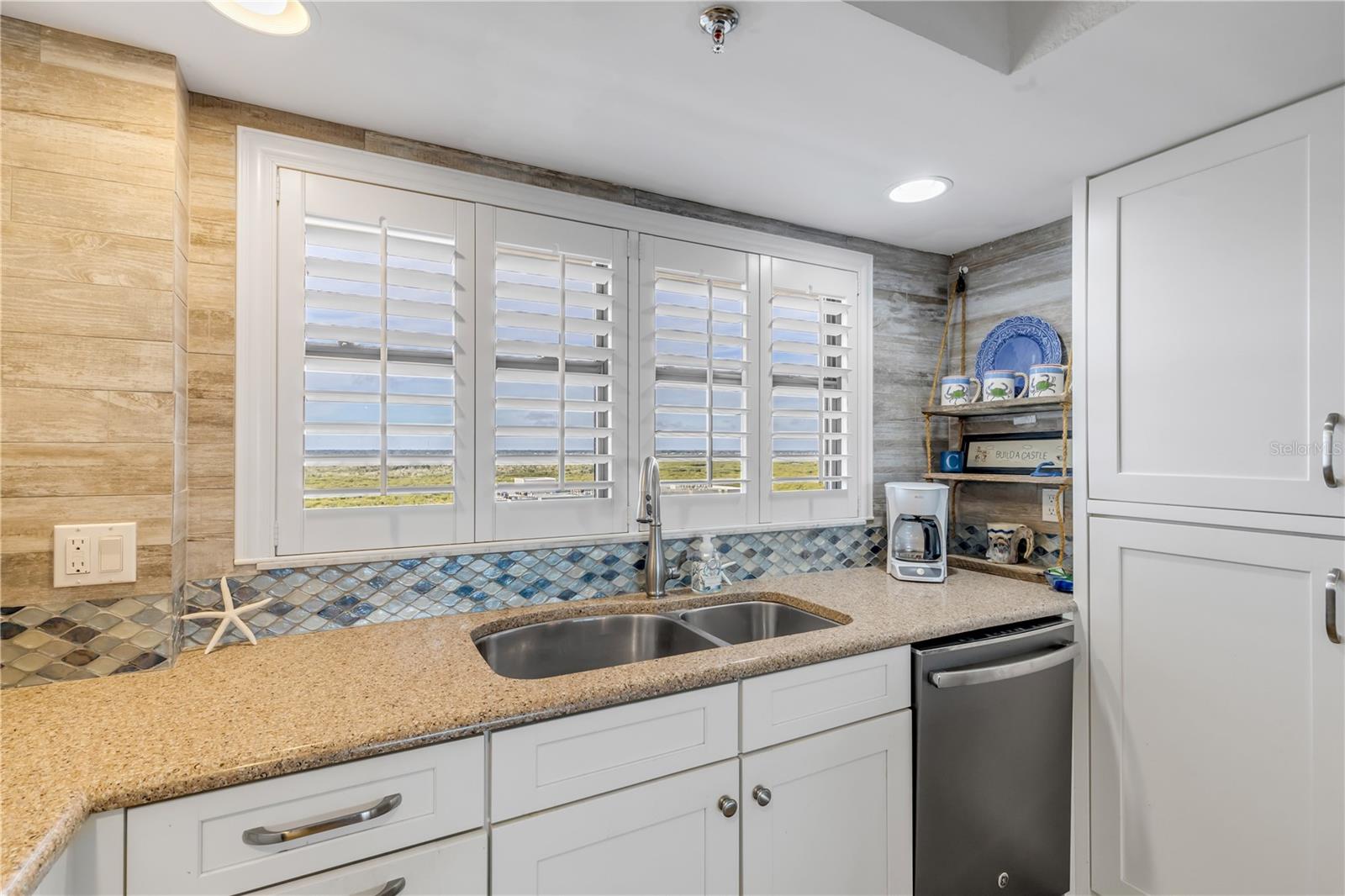 Image 14 of 73 For 5499 Atlantic Avenue 1004