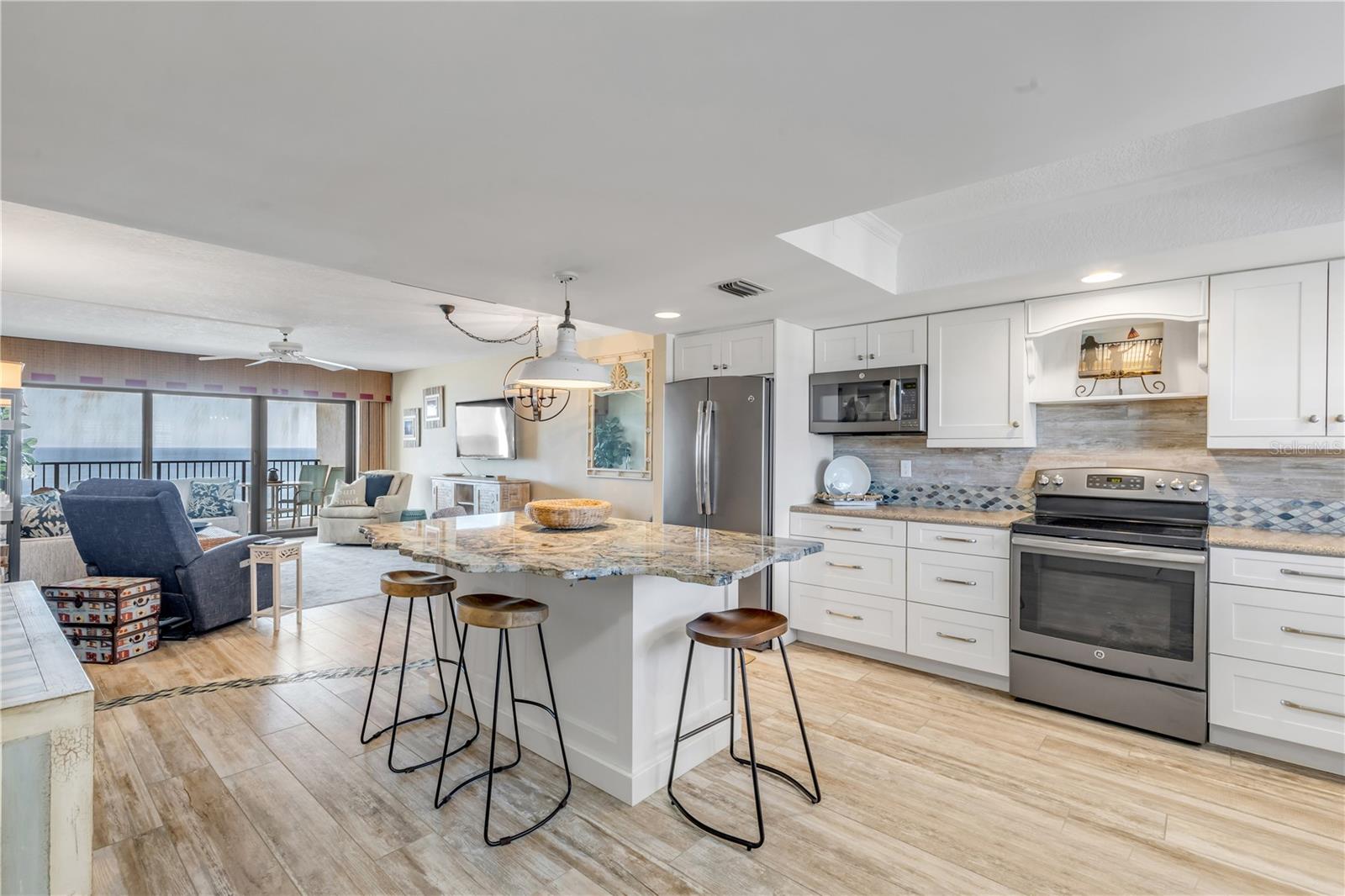 Image 7 of 73 For 5499 Atlantic Avenue 1004