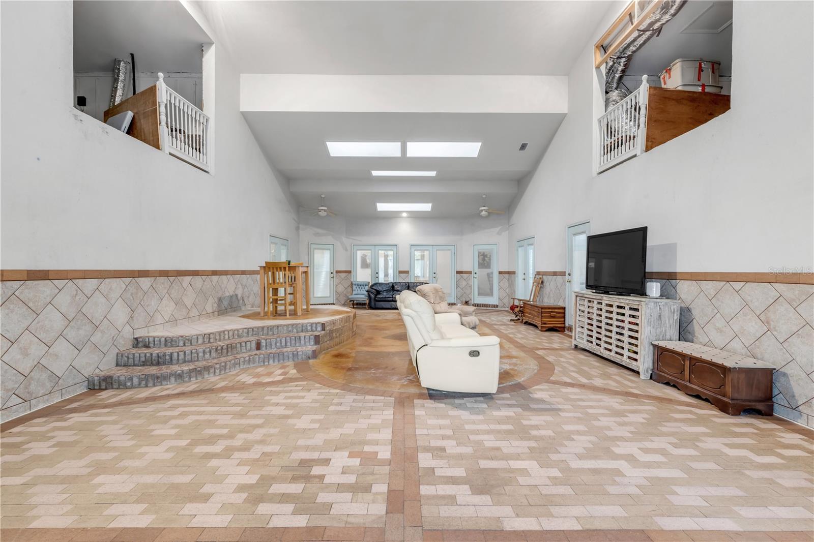 Image 12 of 88 For 12 Pearl Drive