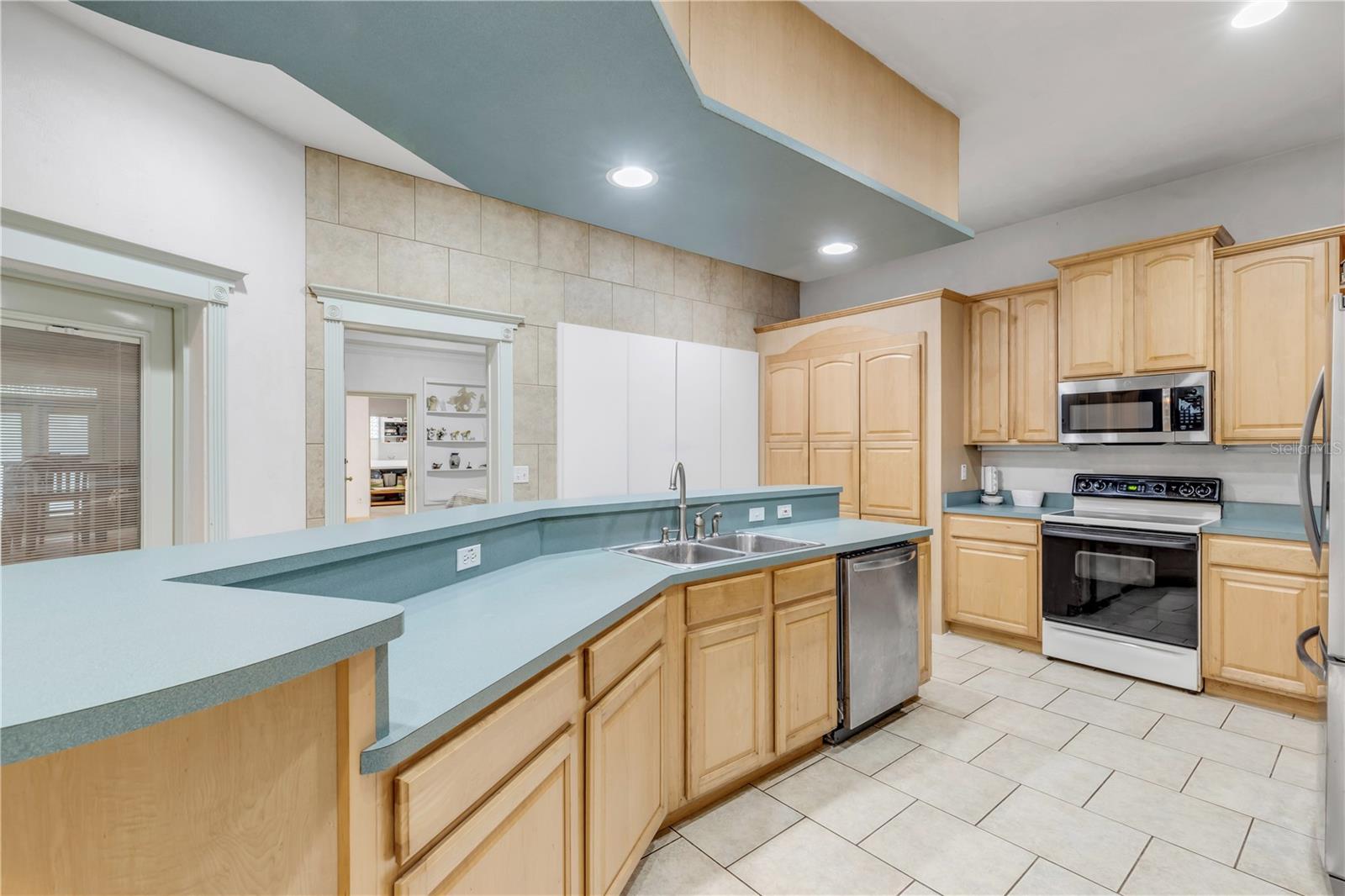 Image 17 of 88 For 12 Pearl Drive