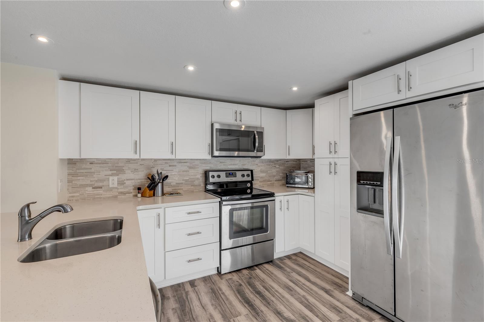 Image 16 of 53 For 4752 Atlantic Avenue 1