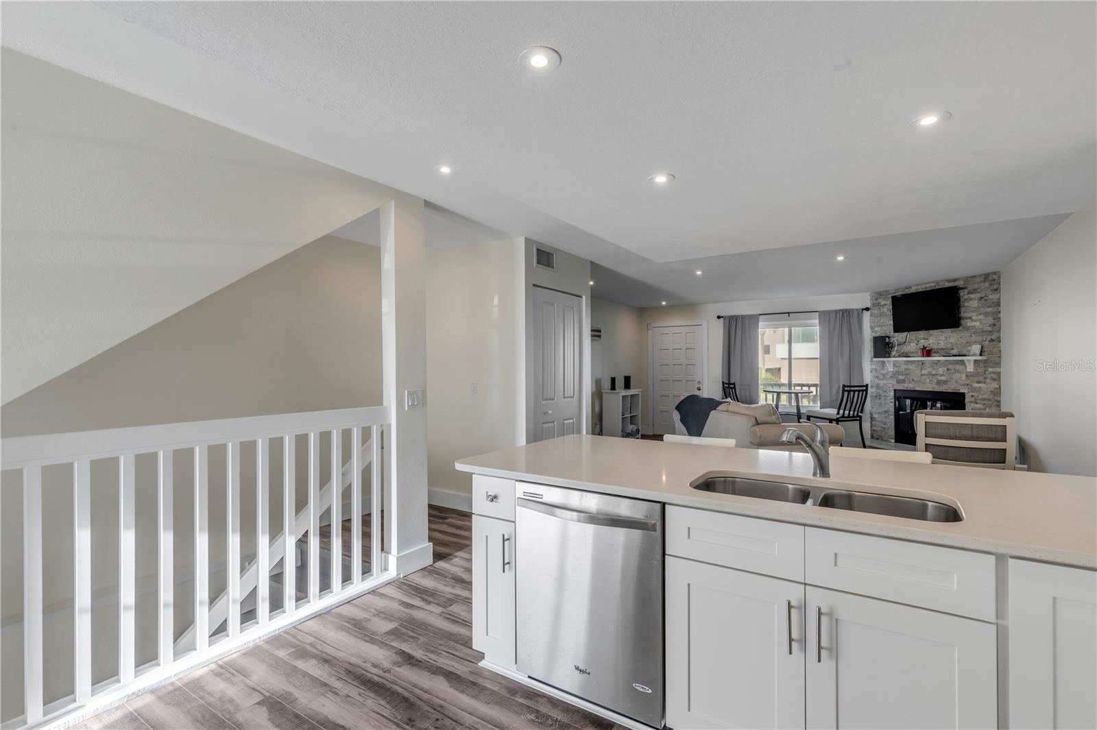 Image 18 of 53 For 4752 Atlantic Avenue 1