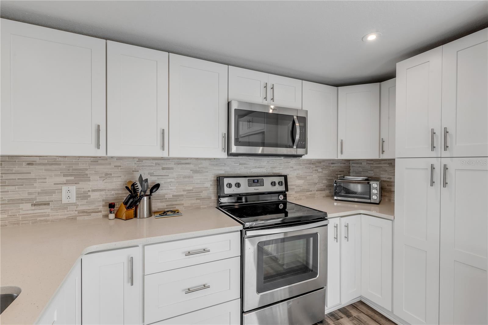 Image 19 of 53 For 4752 Atlantic Avenue 1